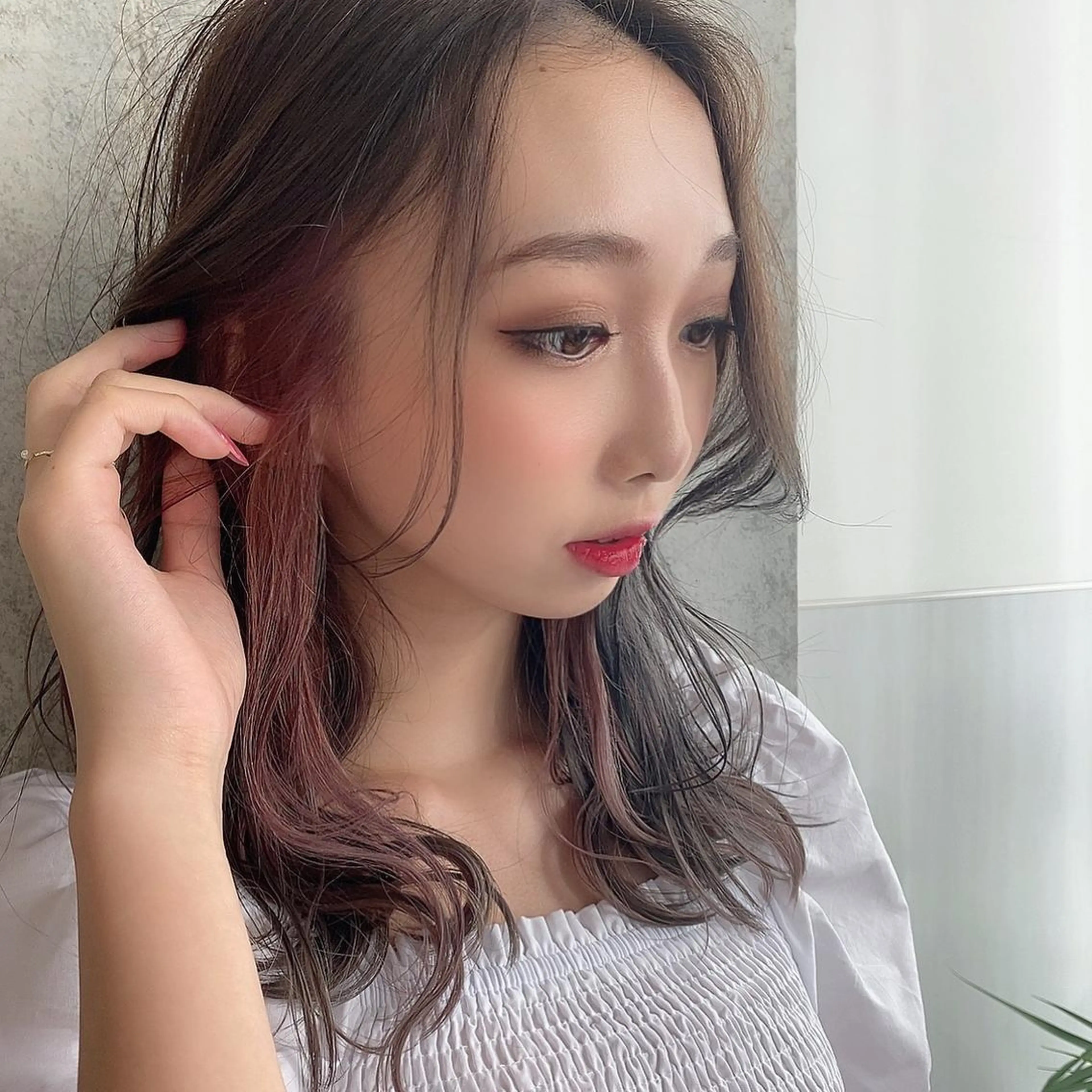 セミロング カラー アッシュ インナーカラー ピンクカラー ナツミ/透明感カラー /酸性ストレートのヘアスタイル