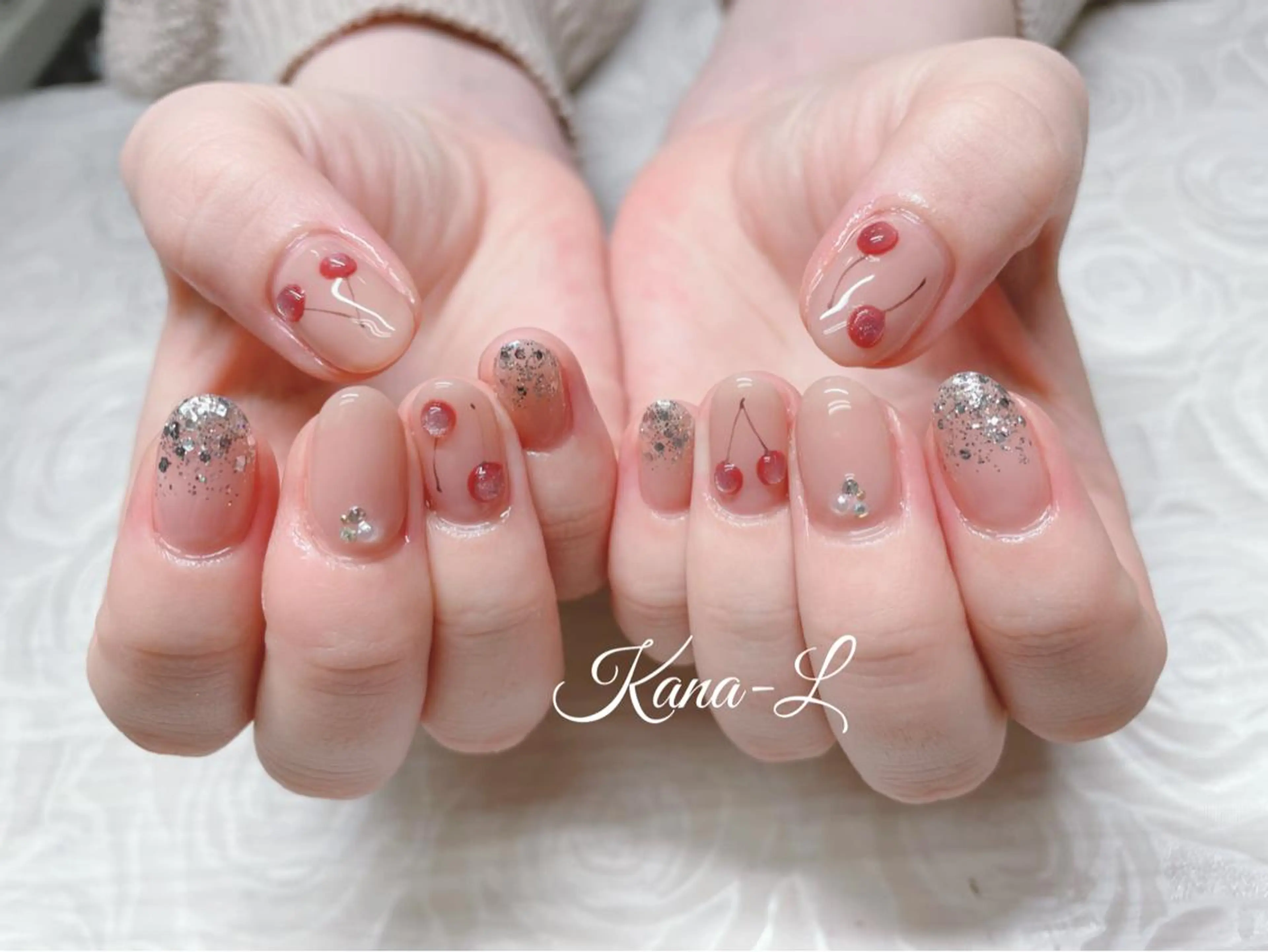 カラー ネイル ラメ(グリッター) 芦辺 香奈のネイルデザイン