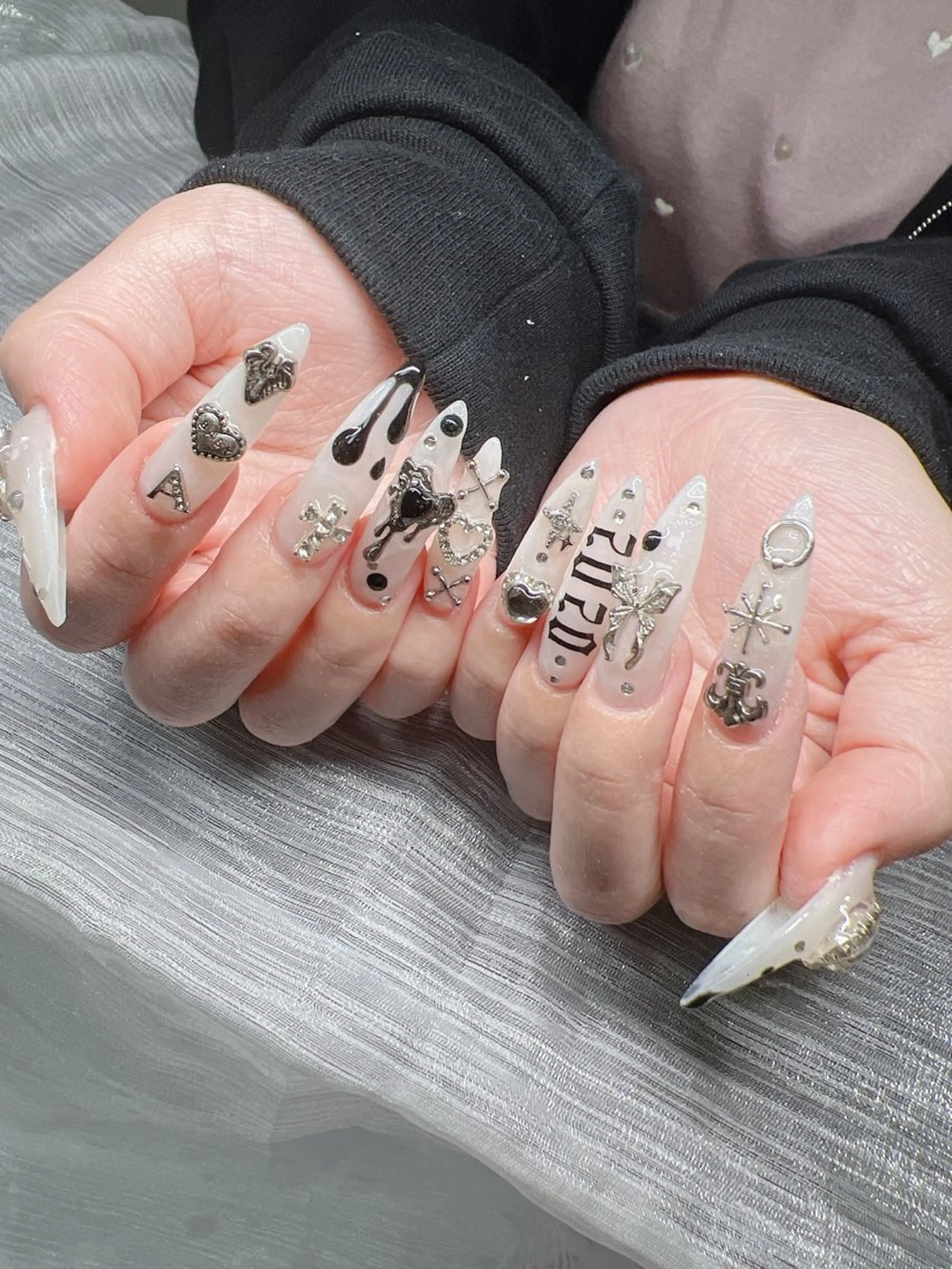 ネイル 長さ出し グラデーション 卒業式 キラキラネイル マグネットネイル Lee Nailsのネイルデザイン