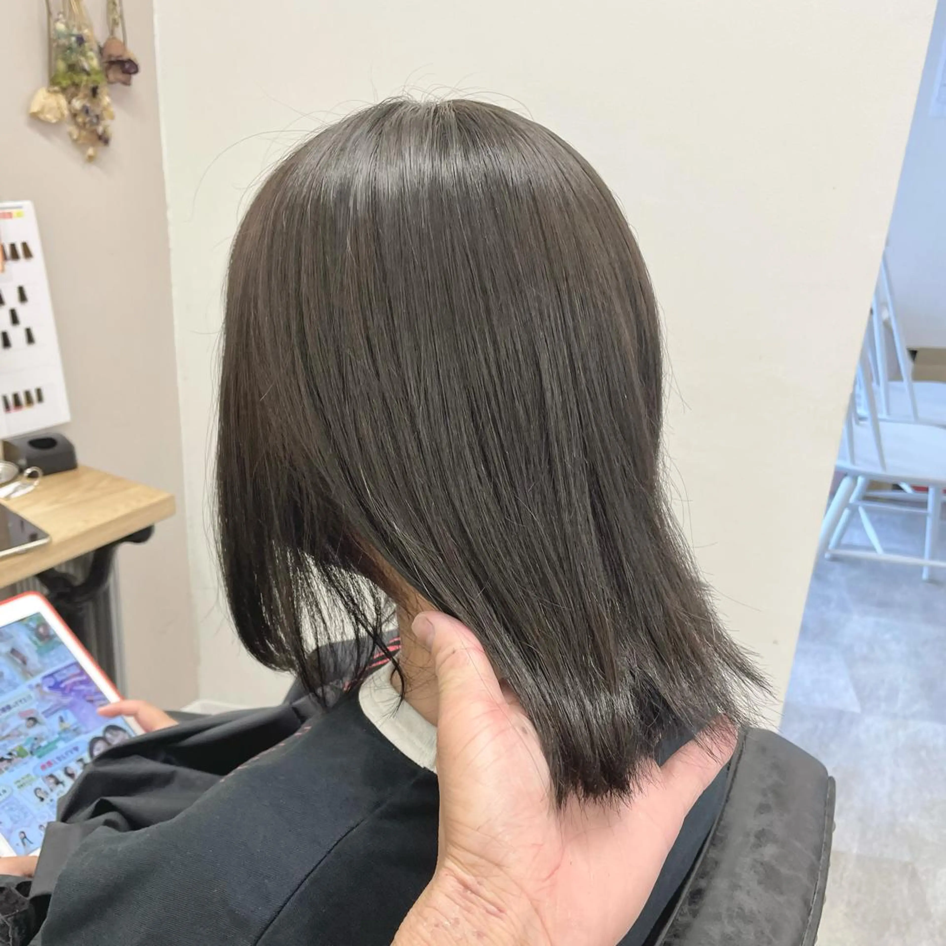 ショート カラー 🔵赤み消し透明感 梅田・増田のヘアスタイル