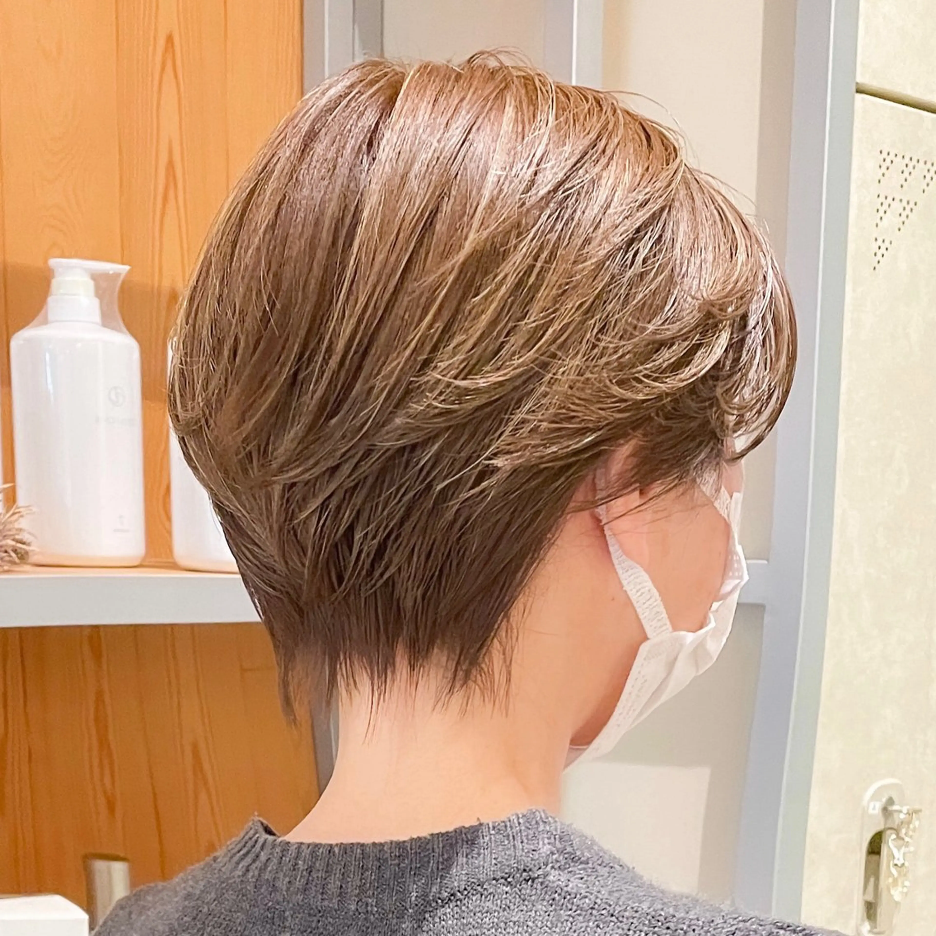 ショートカット+透明感カラー+艶トリートメントの写真