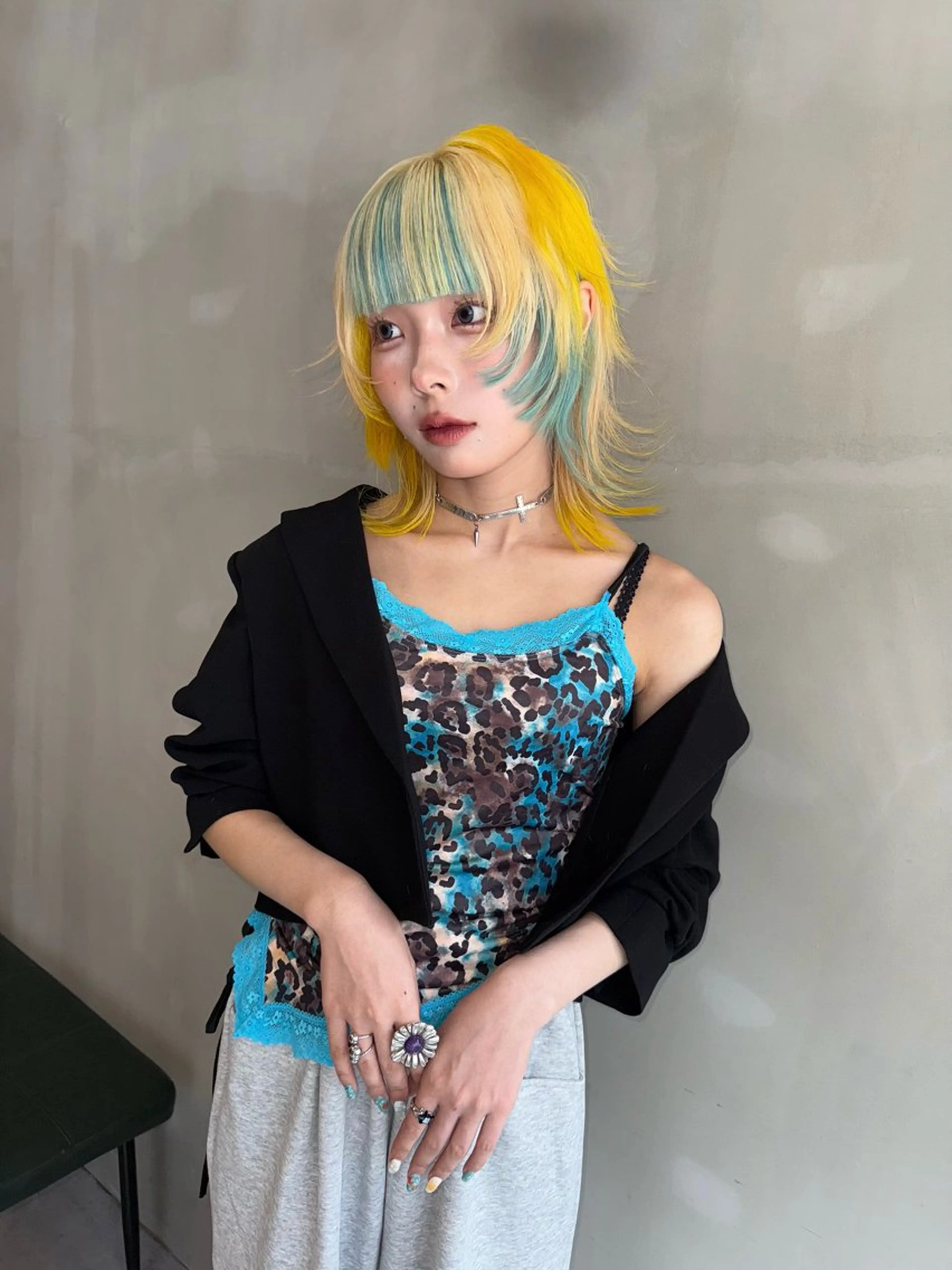 ミディアム ウルフカット ヘアカラー トリートメント ハイトーン/デザイン honokaのヘアスタイル