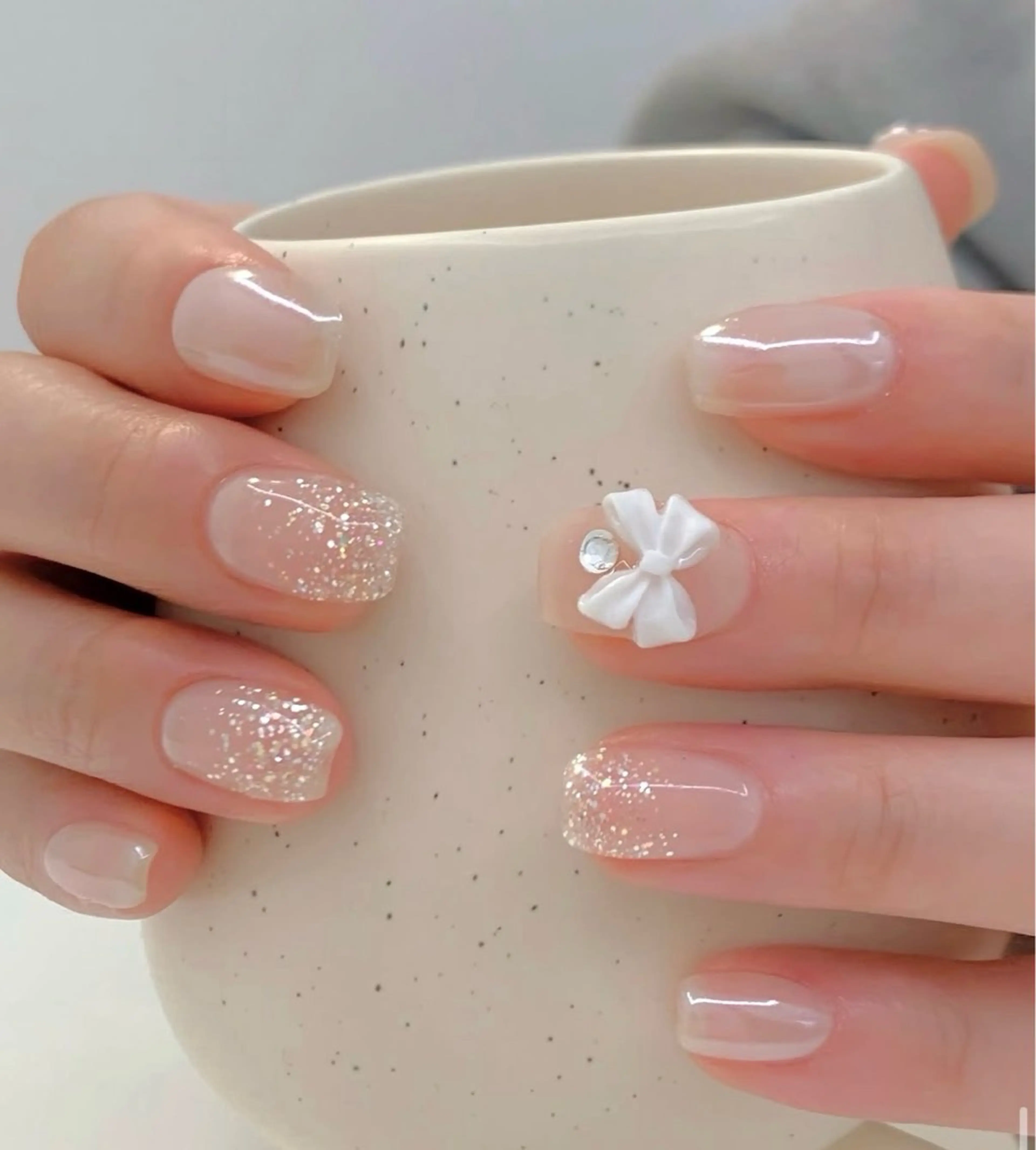 ネイル ジェルネイル グラデーション 韓国ネイル ラメ(グリッター) ラメグラデーション NailSalon✨ Écrinエクランのネイルデザイン