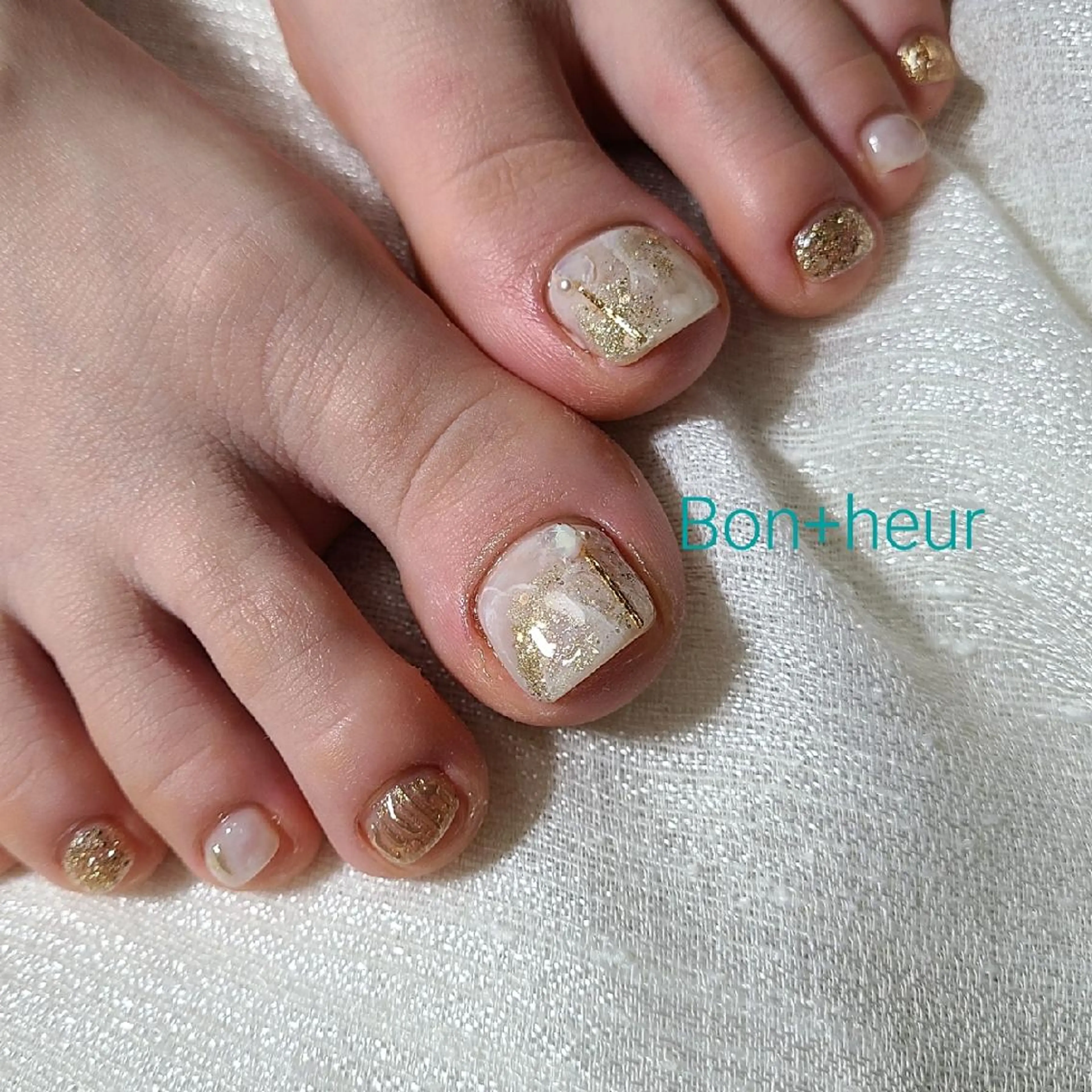 ネイル フラワーネイル フットネイル ジェルネイル グラデーション ラメ(グリッター) 宮口 紗子のネイルデザイン