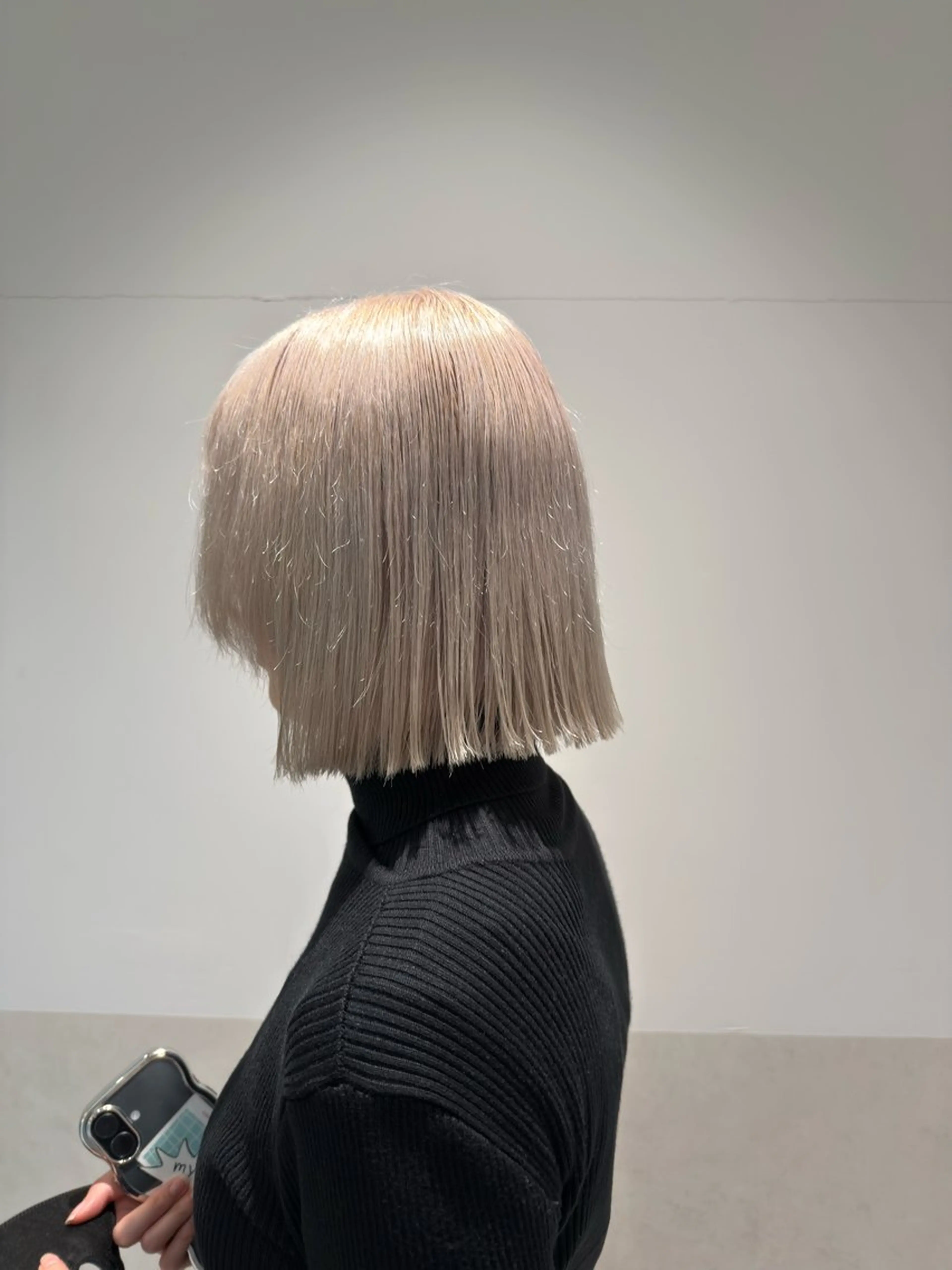 ミディアム カラー 切りっぱなしボブ ベージュカラー ホワイトベージュ ボブ 🍇おぐら めぐみ🍇のヘアスタイル