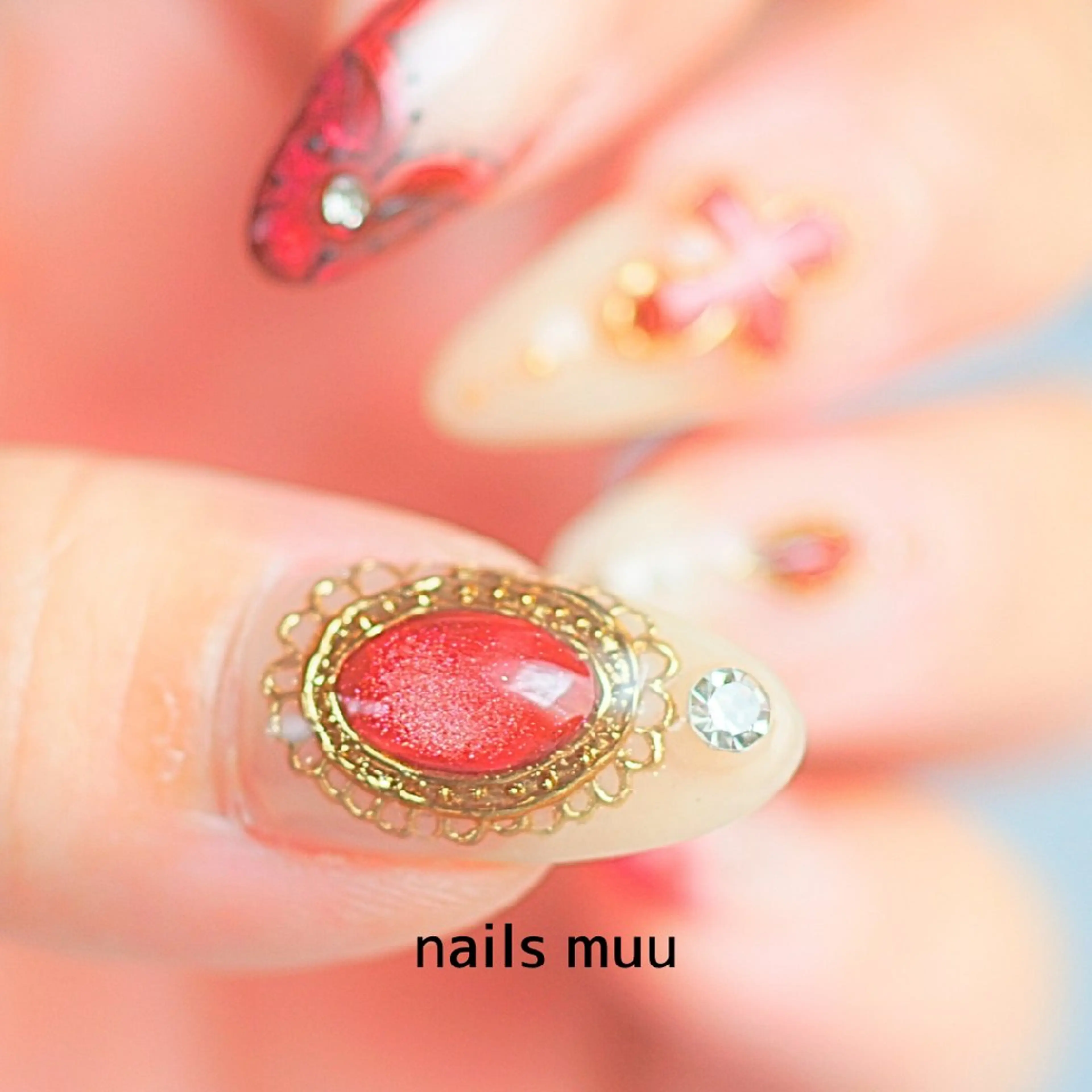 ネイル ゴージャス 赤色 ハンドネイル nails muu まゆのネイルデザイン