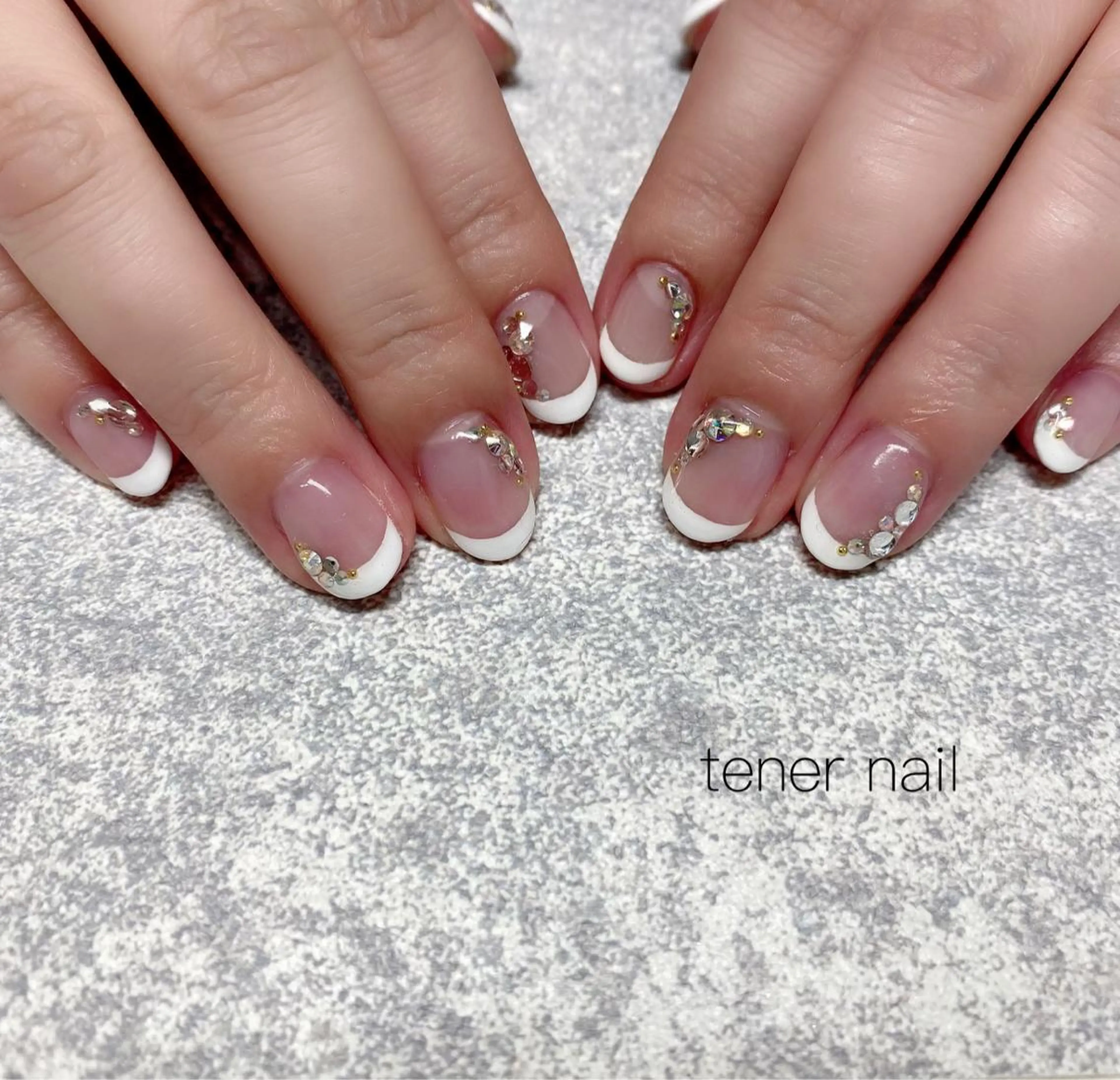 ネイル フレンチネイル キラキラネイル ストーンネイル tener  nail  テネルネイル所属・テネルネイル tener nailのネイルデザイン