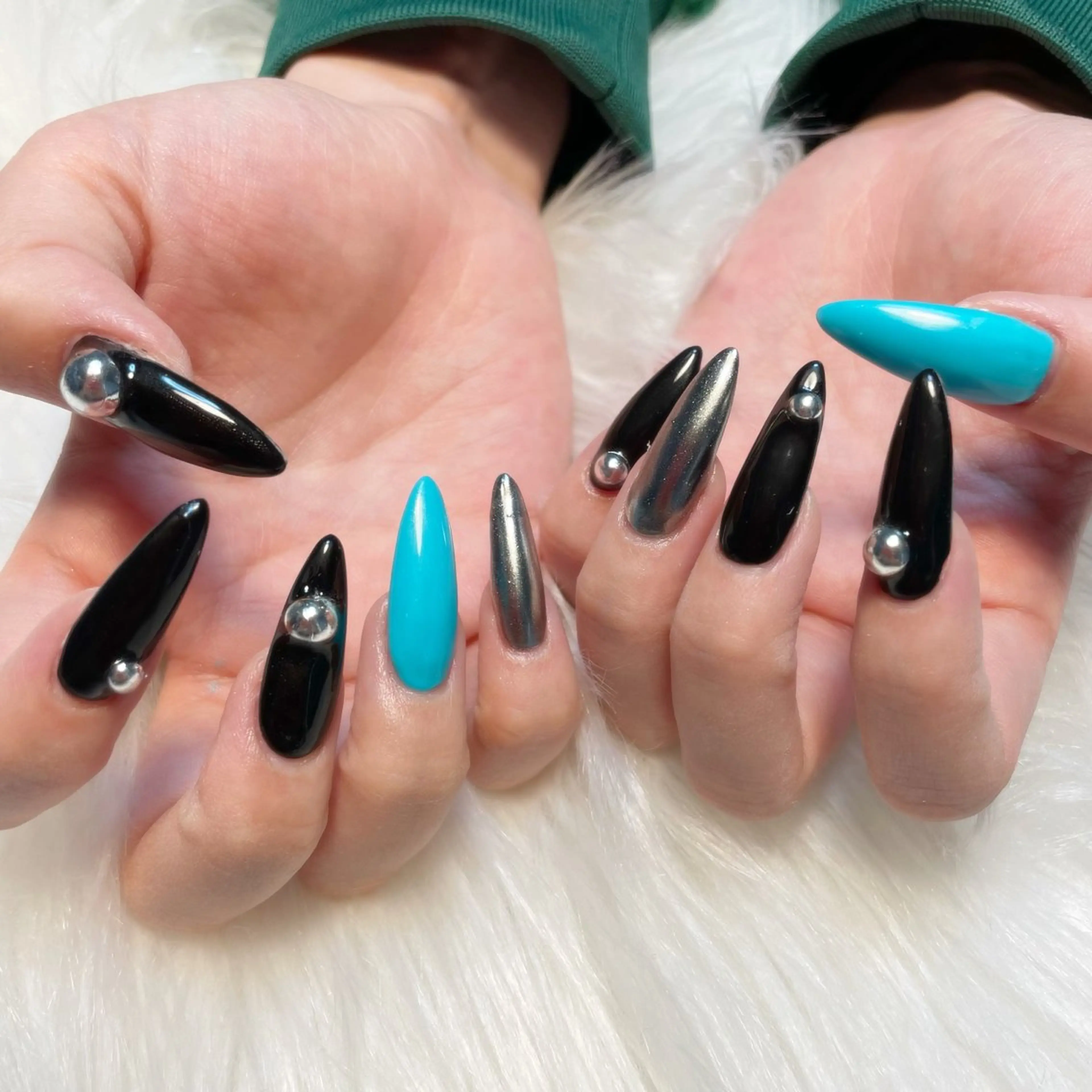 ネイル ハンドネイル ゴテゴテ💙ワンホン リオナのネイルデザイン