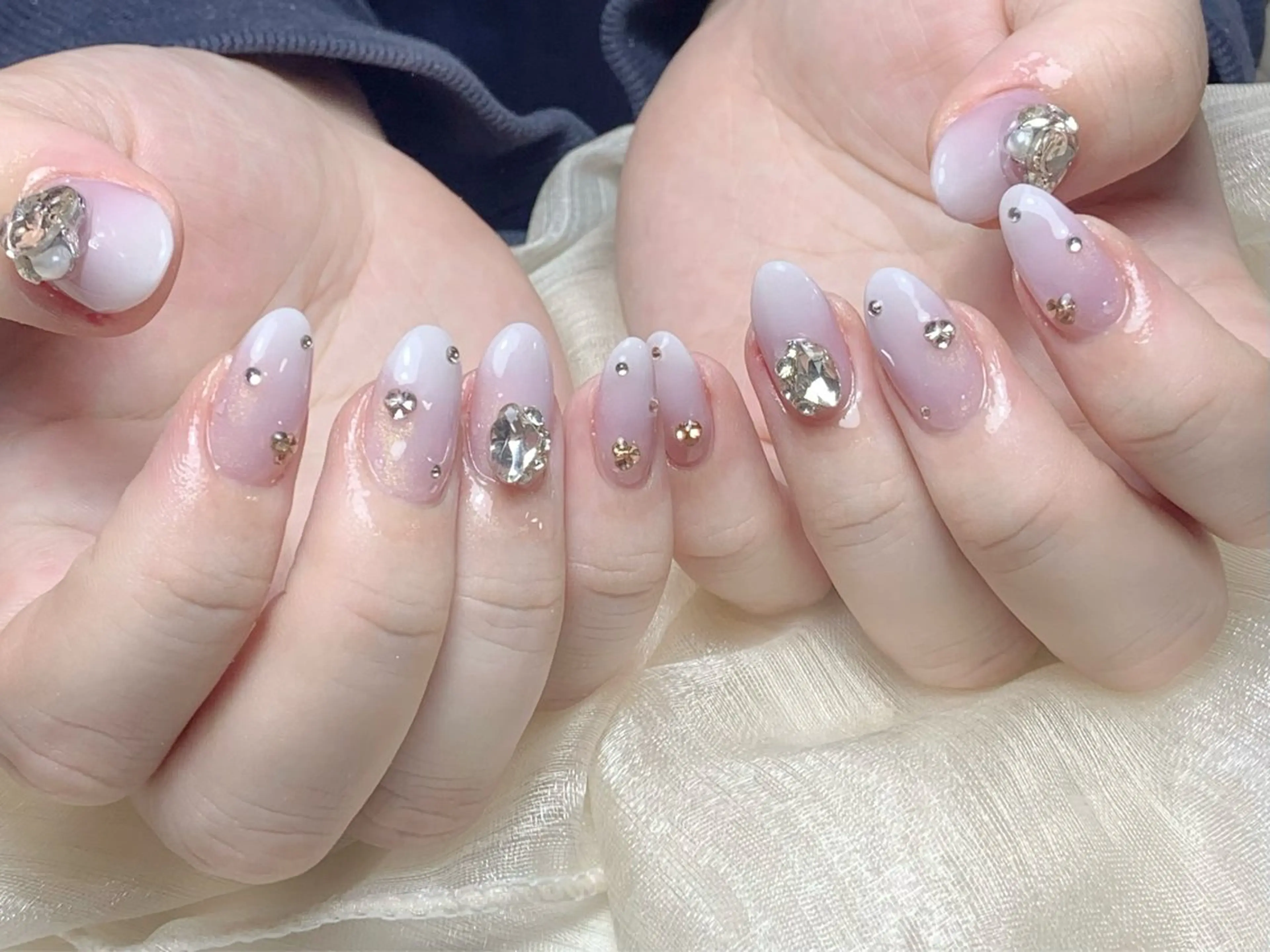 ネイル オーロラネイル チークネイル フレンチネイル ジェルネイル ガラスフレンチ ハンドネイル Nail Jolie所属・Nail Jolieのネイルデザイン