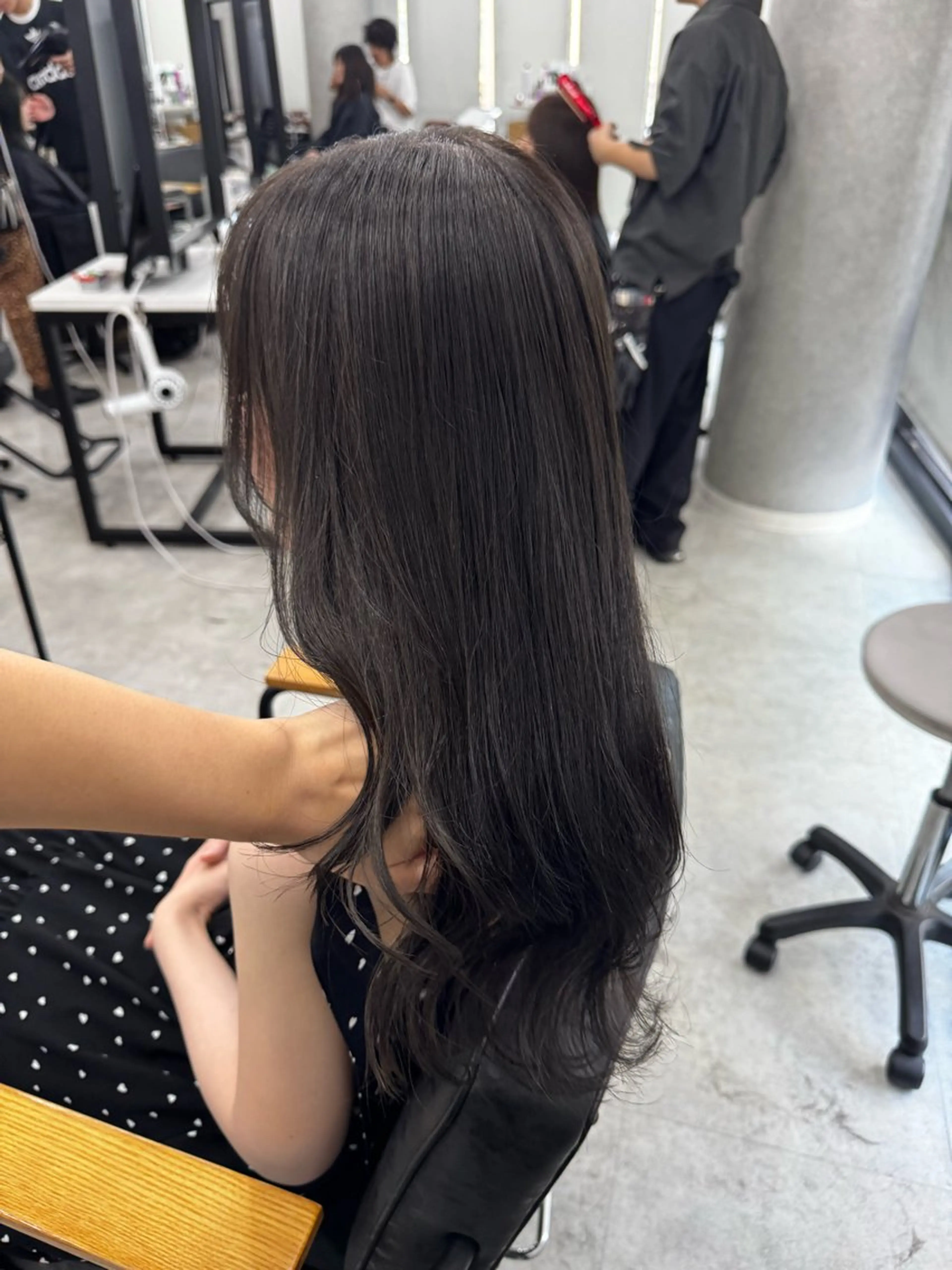 ロング カラー アッシュ アッシュブラウン ベージュカラー 黒髪 ブリーチ カット ヘアカラー トリートメント 赤み無し柔らかカラー 【梅田】madokaのヘアスタイル