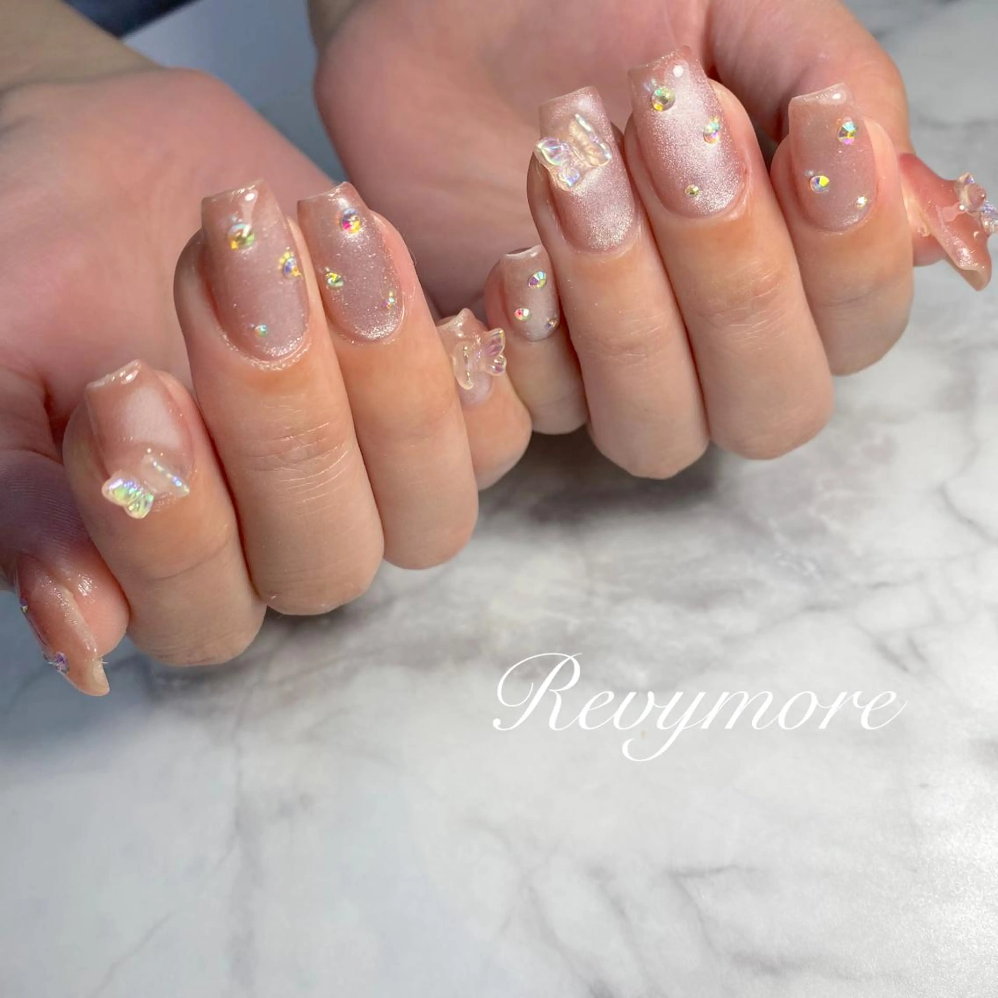 ミディアム ネイル 韓国風ヘア ジェルネイル キラキラネイル 韓国ネイル マグネットネイル nail salon Revymore所属・nail salon Revymoreのネイルデザイン