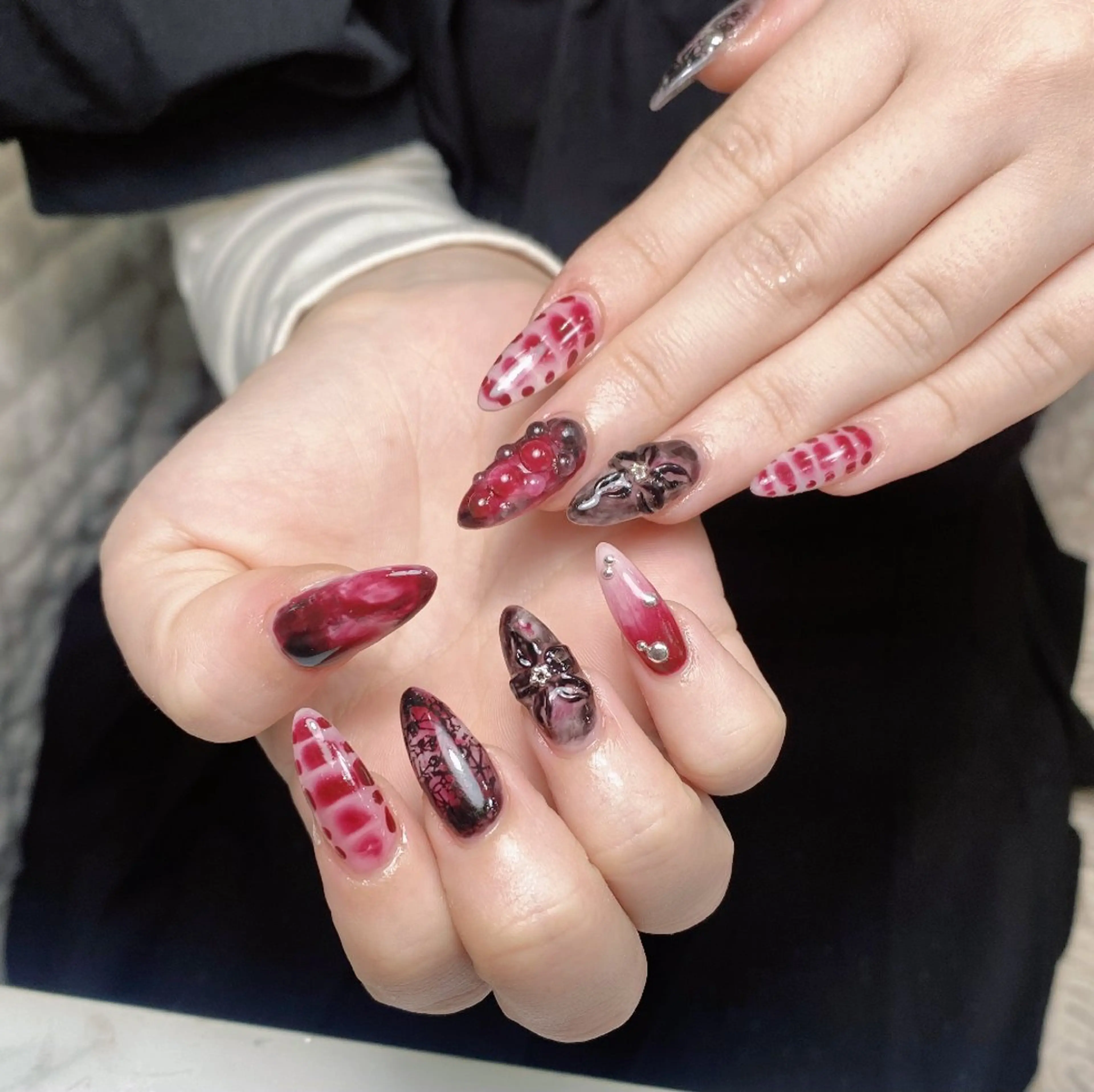 ネイル チークネイル フレンチネイル ジェルネイル ガーリー キラキラネイル ハンドネイル UM Nail Salonのネイルデザイン