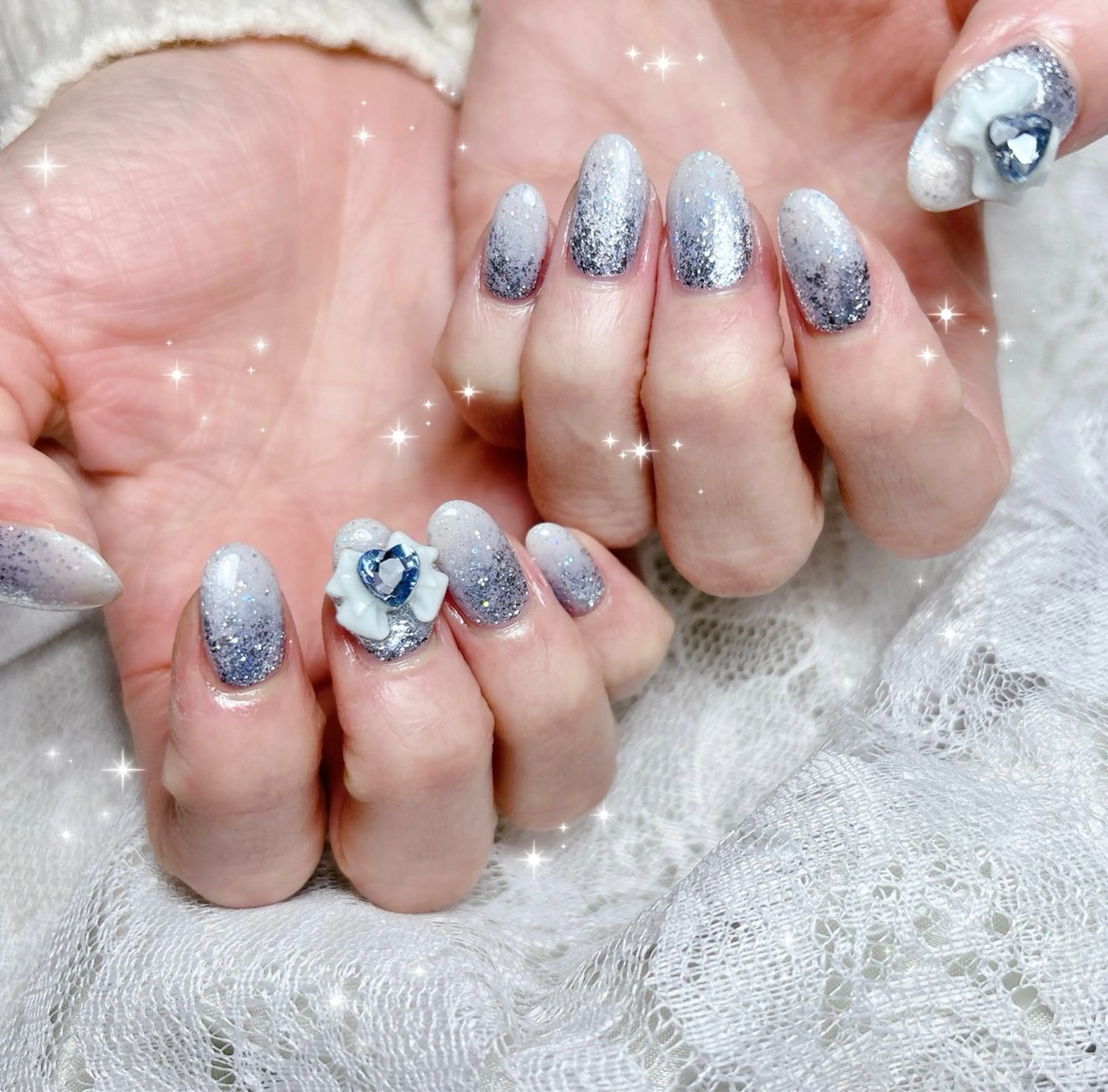 ネイル ブルー キラキラネイル ハンドネイル FLARE NAIL フレアネイルのネイルデザイン