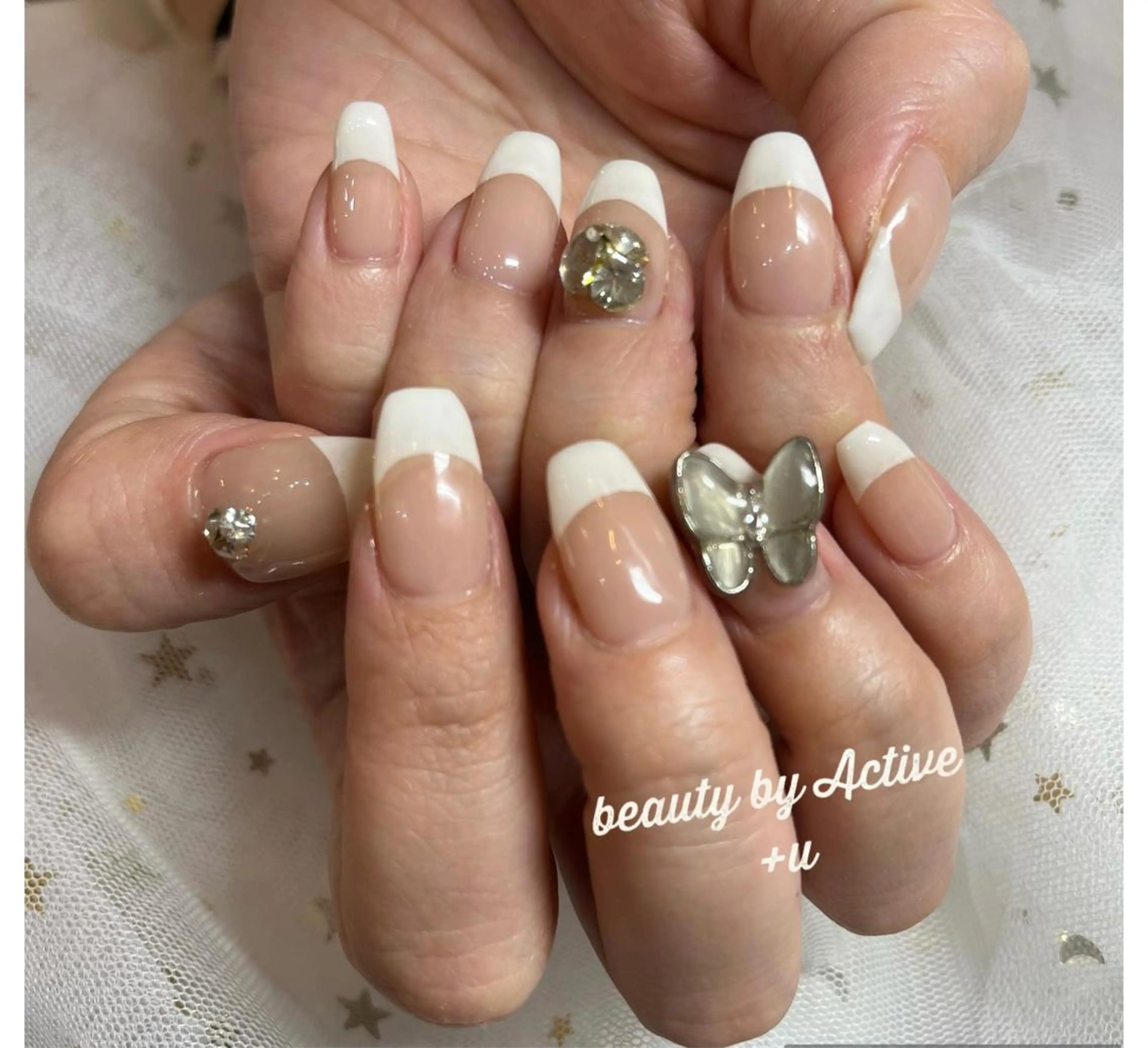 💜フレンチ/オフ有無/ベースカラーなし💜ストーン4つorパーツ2つの写真