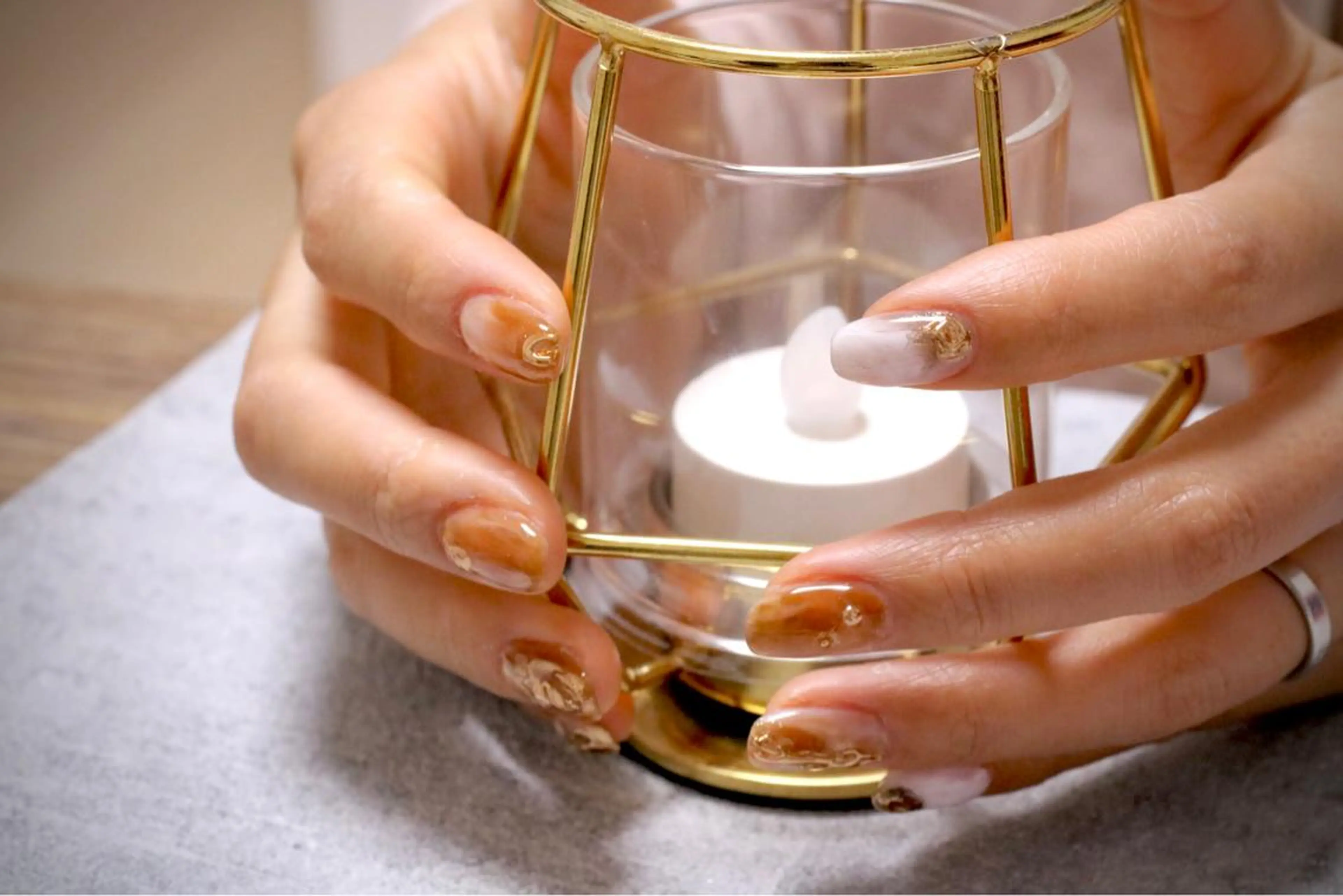 ネイル オーロラネイル カジュアル ジェルネイル ラメ(グリッター) マグネットネイル ハンドネイル MH Nailのネイルデザイン