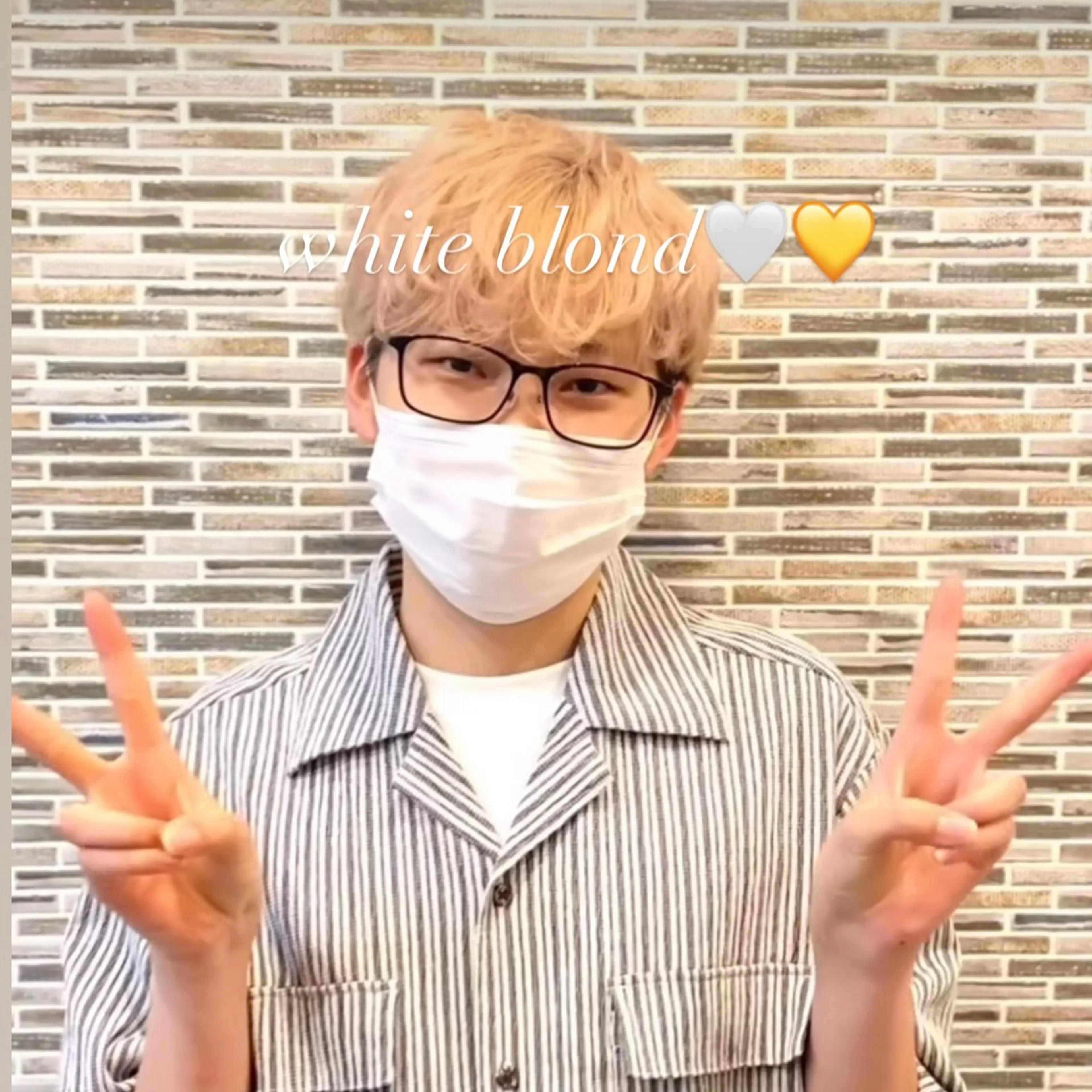 カラー メンズ メンズハイトーン マッシュ ブロンド ハイトーンカラー ホワイトブロンド 久貝 帆風のヘアスタイル