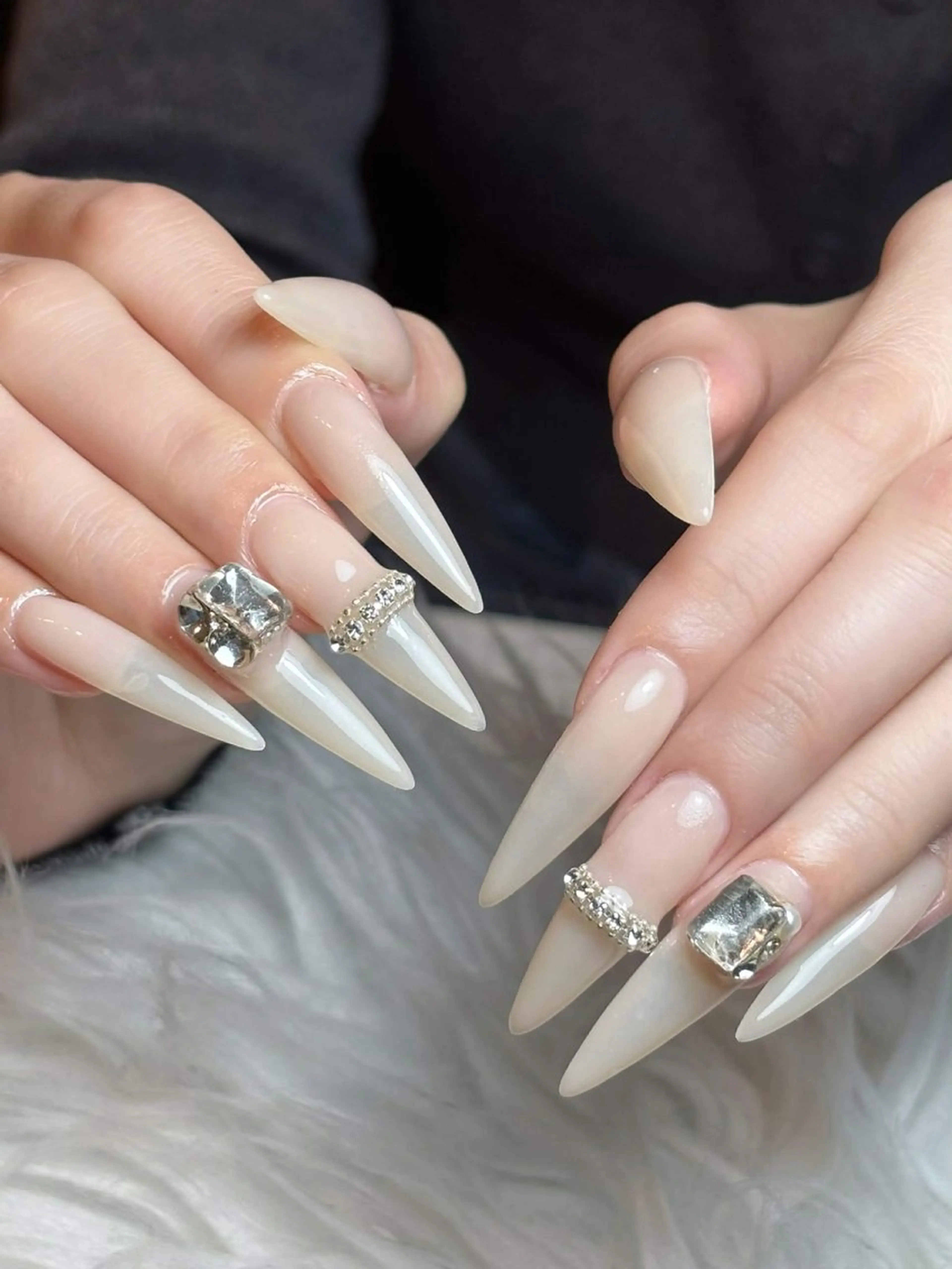 ネイル チークネイル ドット フレンチネイル グラデーション ハート ハンドネイル ハンドケア Eli Nails 新宿所属・Eli Nails 新宿のネイルデザイン