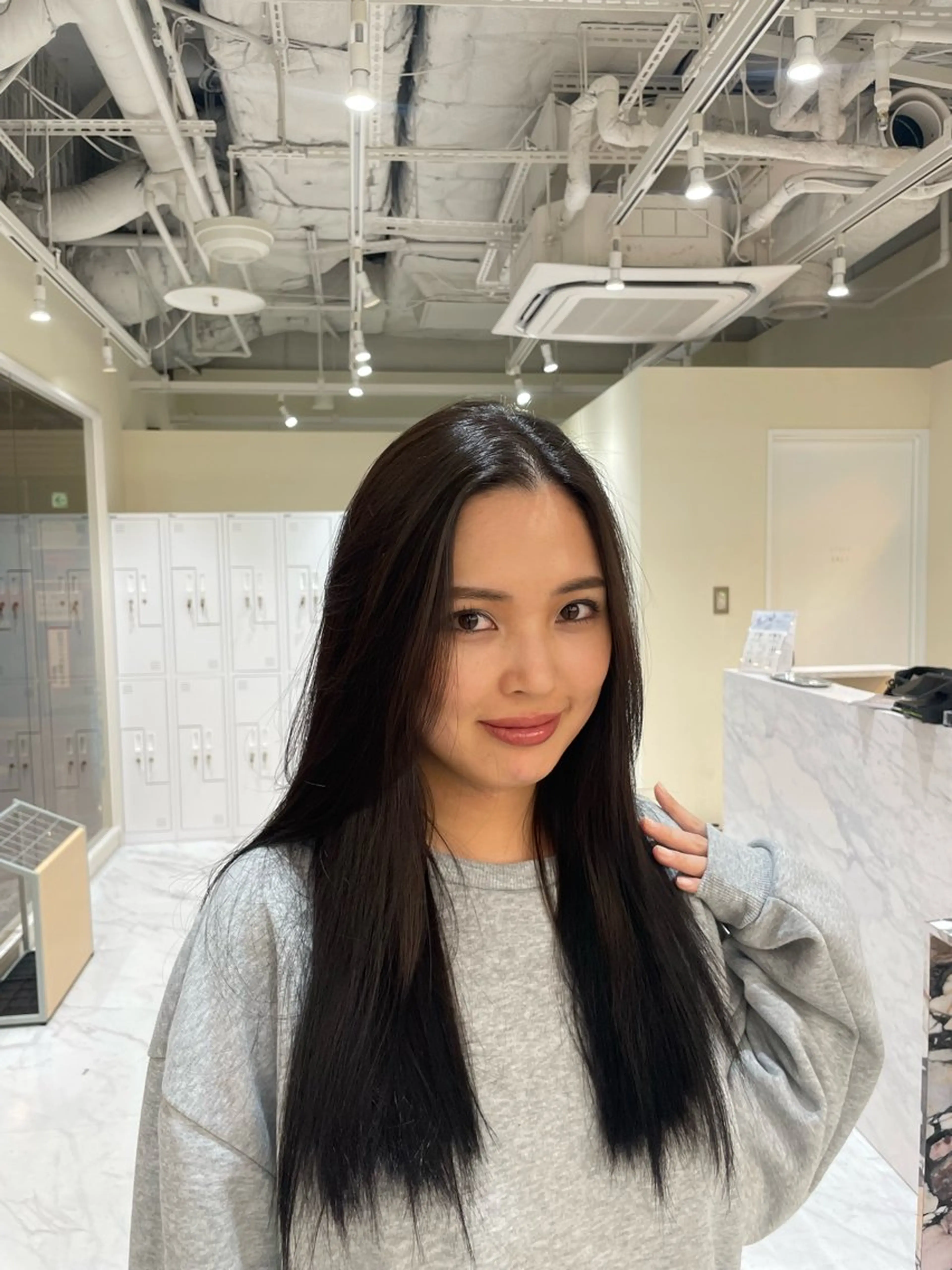 ロング カラー アッシュ ベージュカラー ブリーチ 透明感カラー ダブルカラー ヘアカラー レイヤー /髪質改善/ariのヘアスタイル