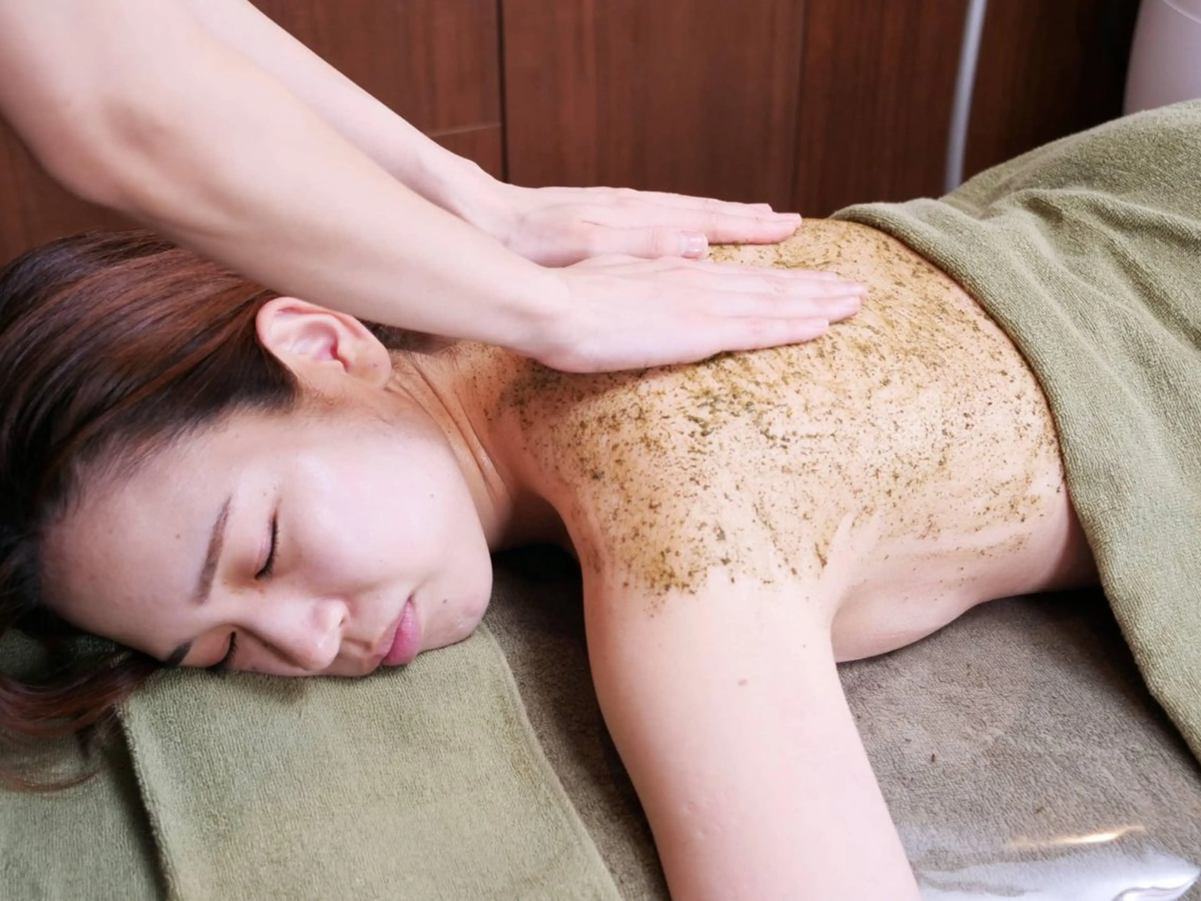 エステ ハーブピーリング/韓国肌管理/フェイシャル/毛穴洗浄/眉毛/顔脱毛【糸脱毛専門】rev所属・ハーブピーリング🌹 毛穴洗浄❤️眉waxのエステ・リラクイメージ