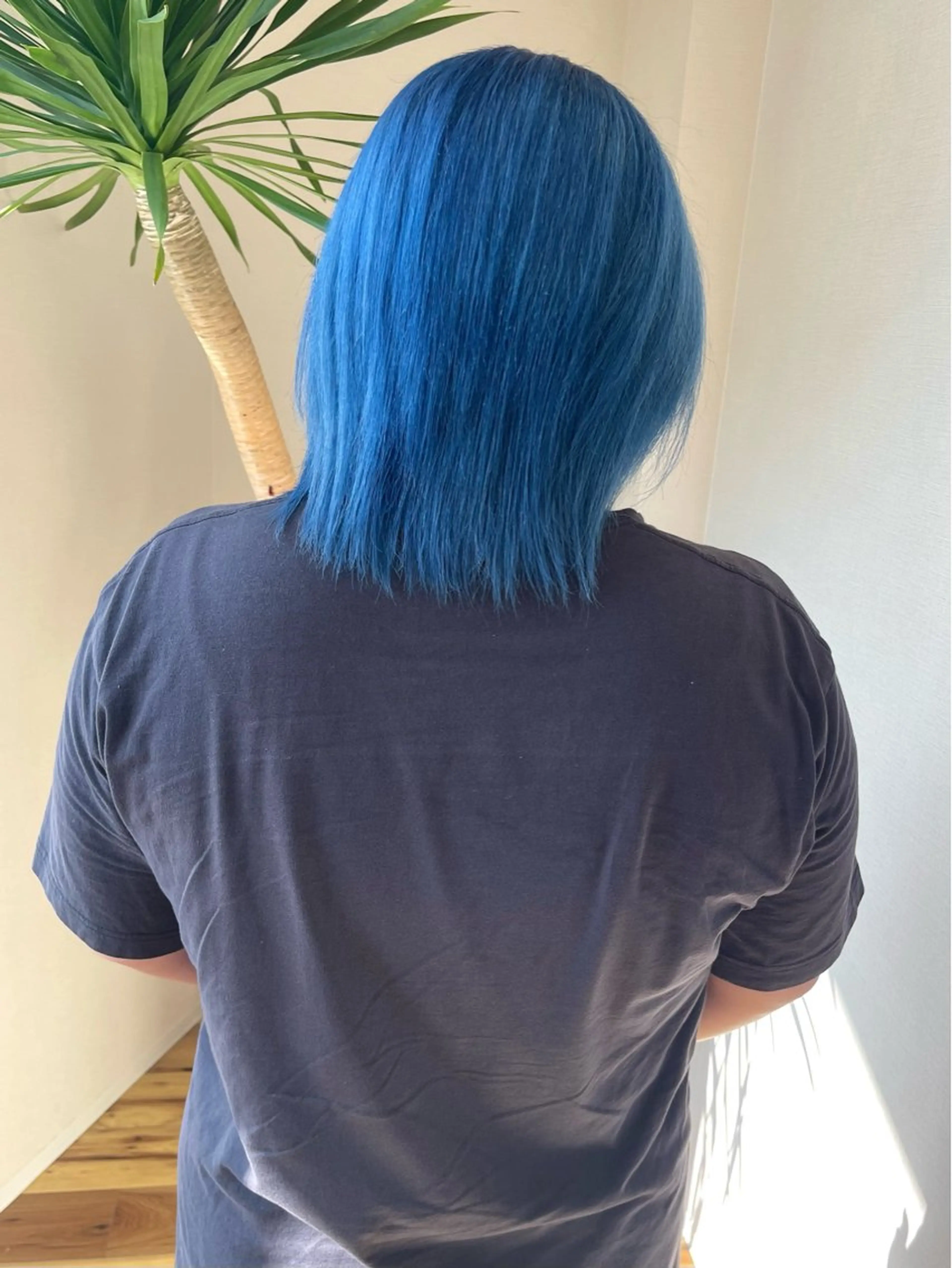 ショート カラー ブルーカラー カット ヘアカラー トリートメント 髪質改善ｶﾗｰ ｹｱﾌﾞﾘｰﾁ/ﾀﾑのヘアスタイル