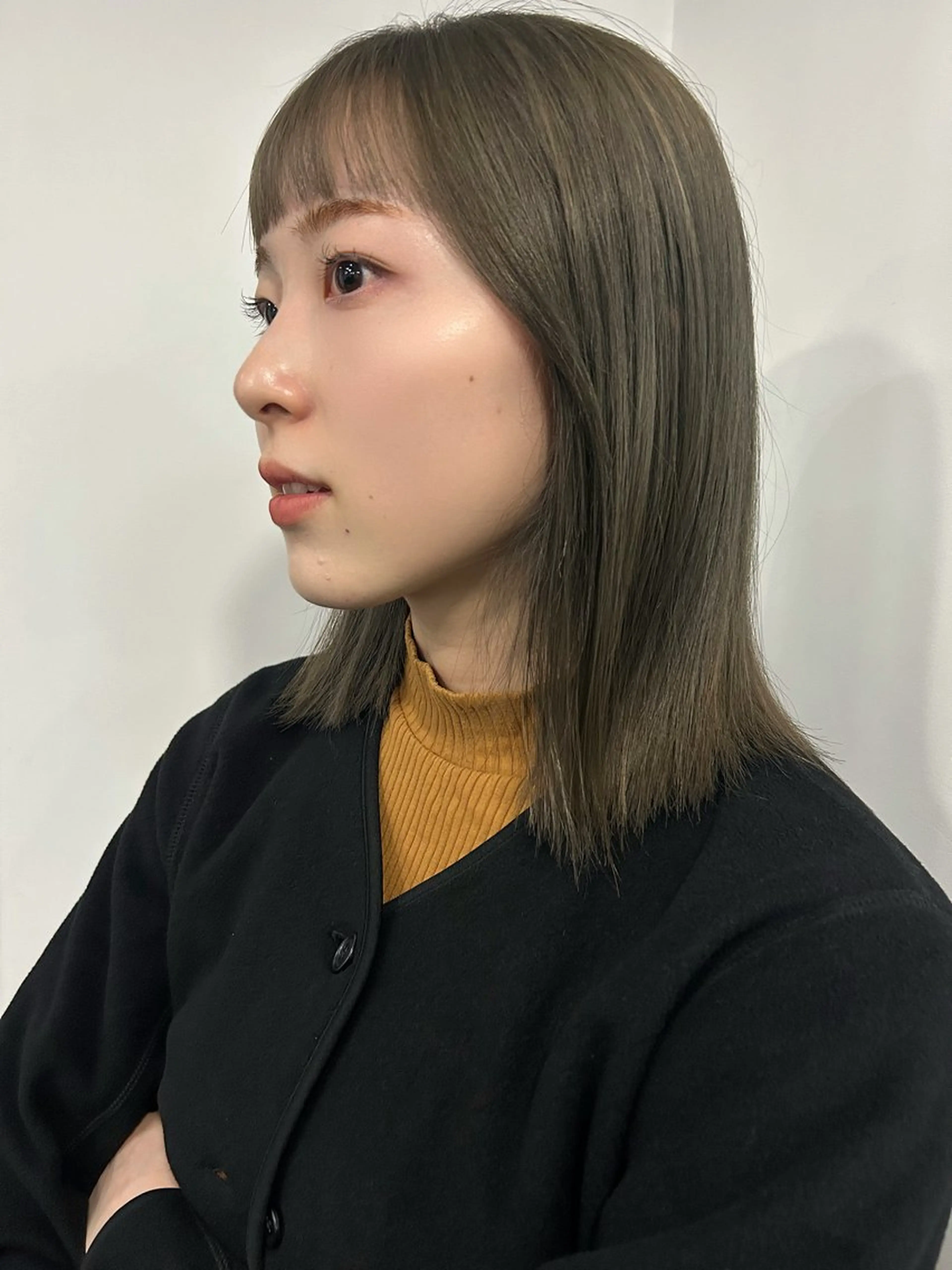 ミディアム カラー グレージュ オリーブグレージュ オリーブグレー COMEG HEAD 上乃裏所属・宮前 芽衣のヘアスタイル