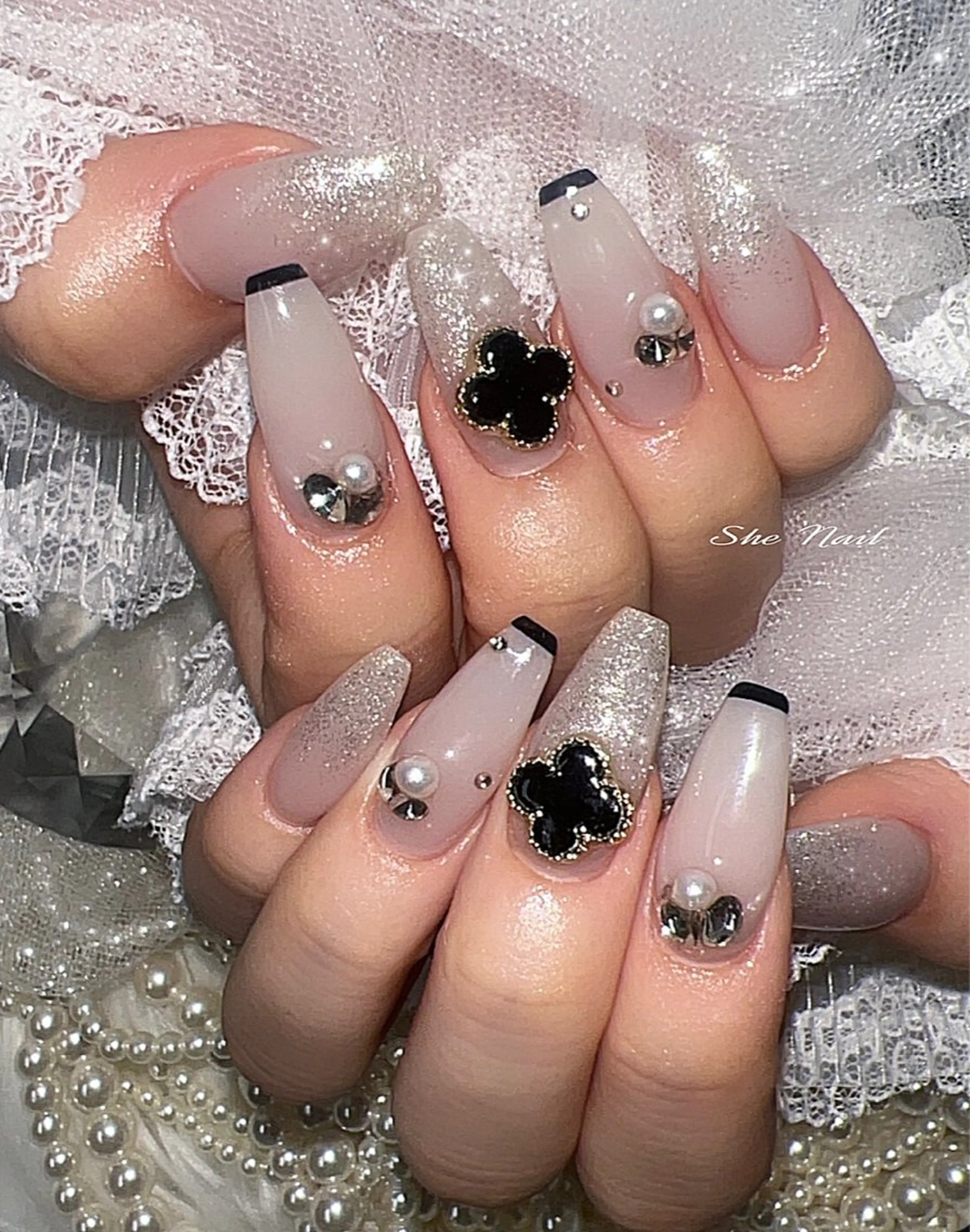 ネイル チークネイル 長さ出し フレンチネイル ガラスフレンチ キラキラネイル ハンドネイル She   Nail所属・ISA_ BELLAのネイルデザイン