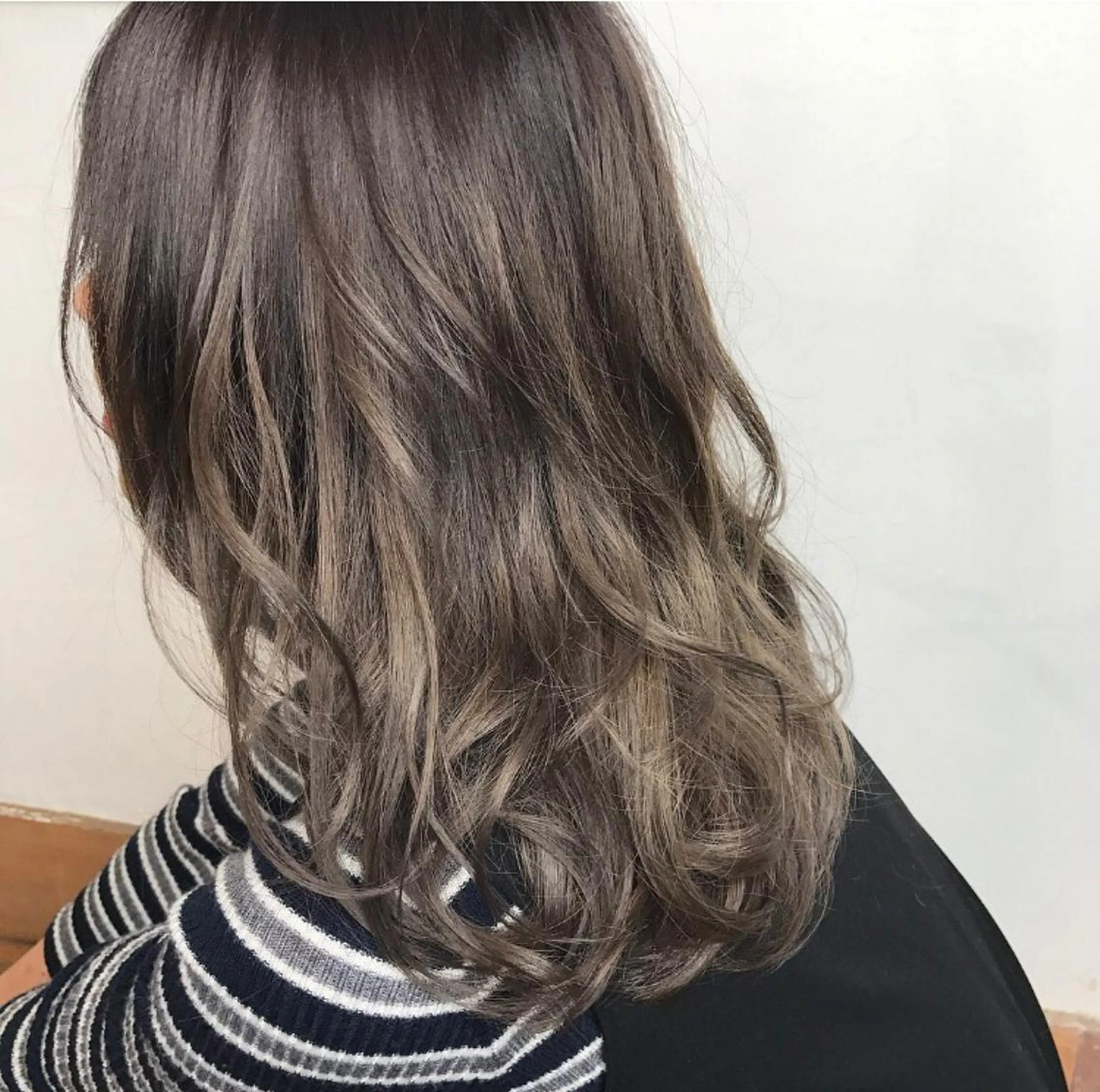 ショート ミディアム セミロング ロング カラー アッシュ ベージュカラー グラデーションカラー ハイライトカラー ハイライト メンズカット特化柏駅 徒歩3分LOUのヘアスタイル
