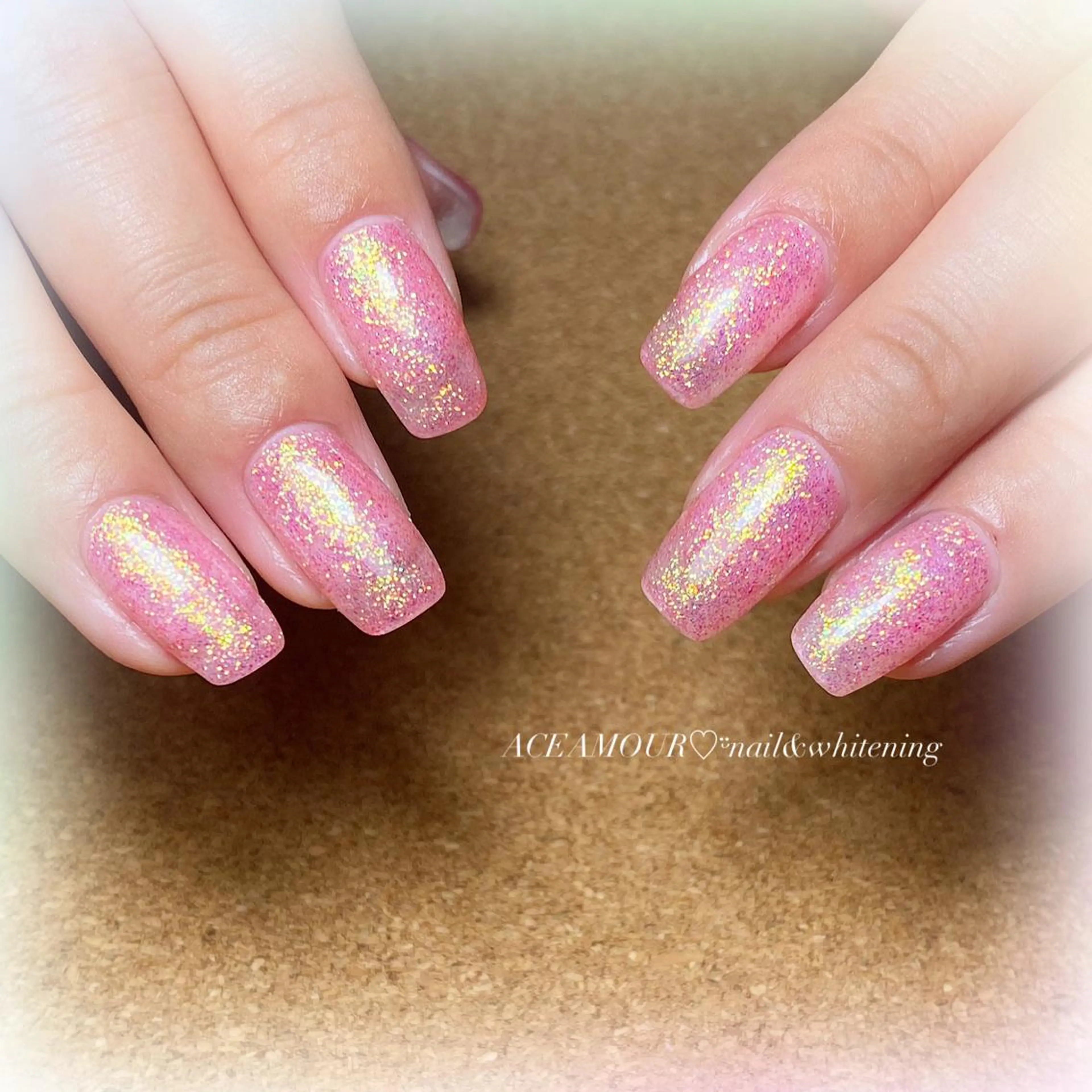 ネイル キラキラネイル ラメ(グリッター) ピンク 赤色 ネイル/耳つぼ /新ホワイトニングのネイルデザイン