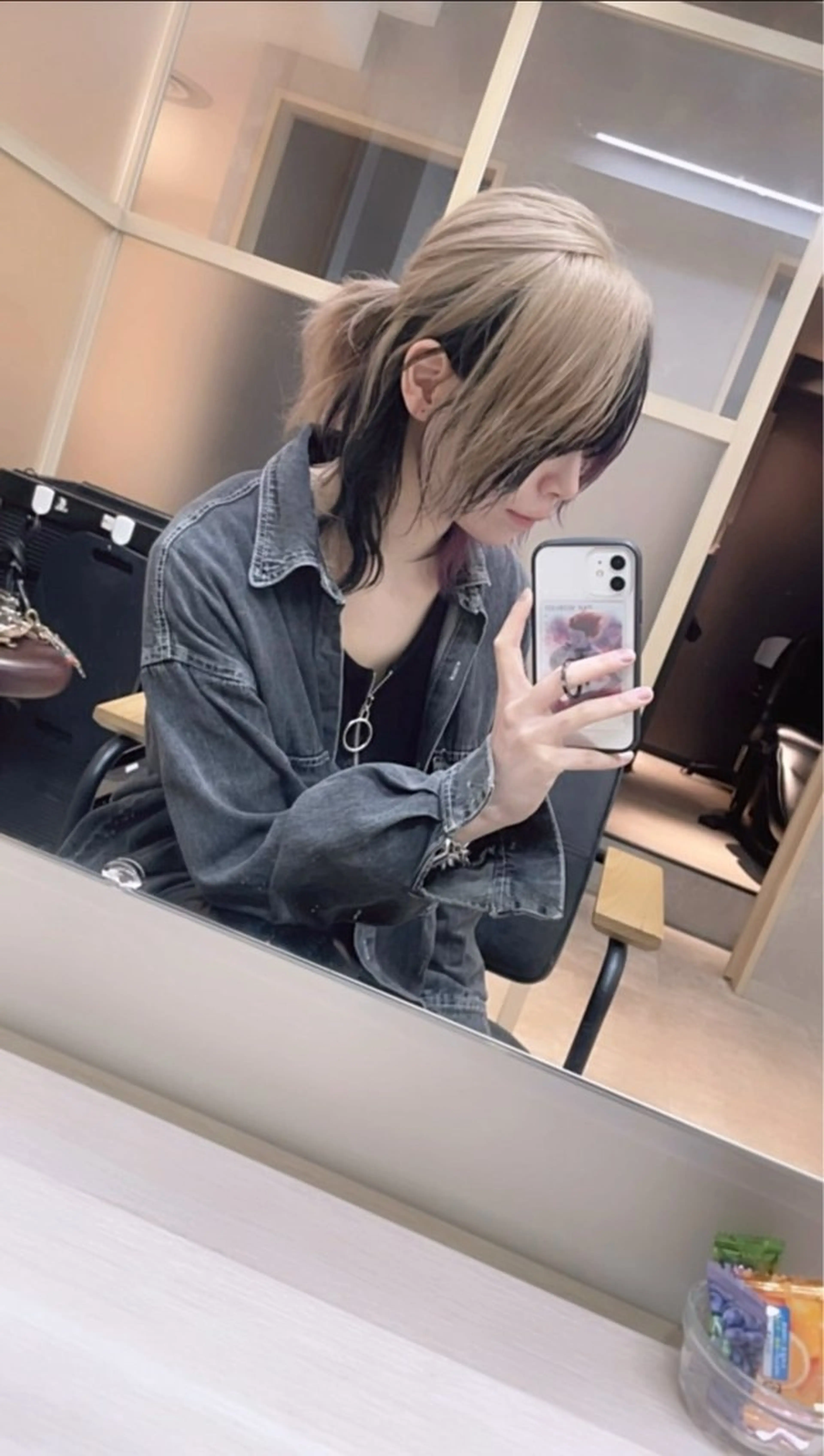 ミディアム カラー インナーカラー ウルフカット カット ヘアカラー トリートメント EMANON新宿南口所属・🦄中性ウルフ ☁️Shiori🦄のヘアスタイル