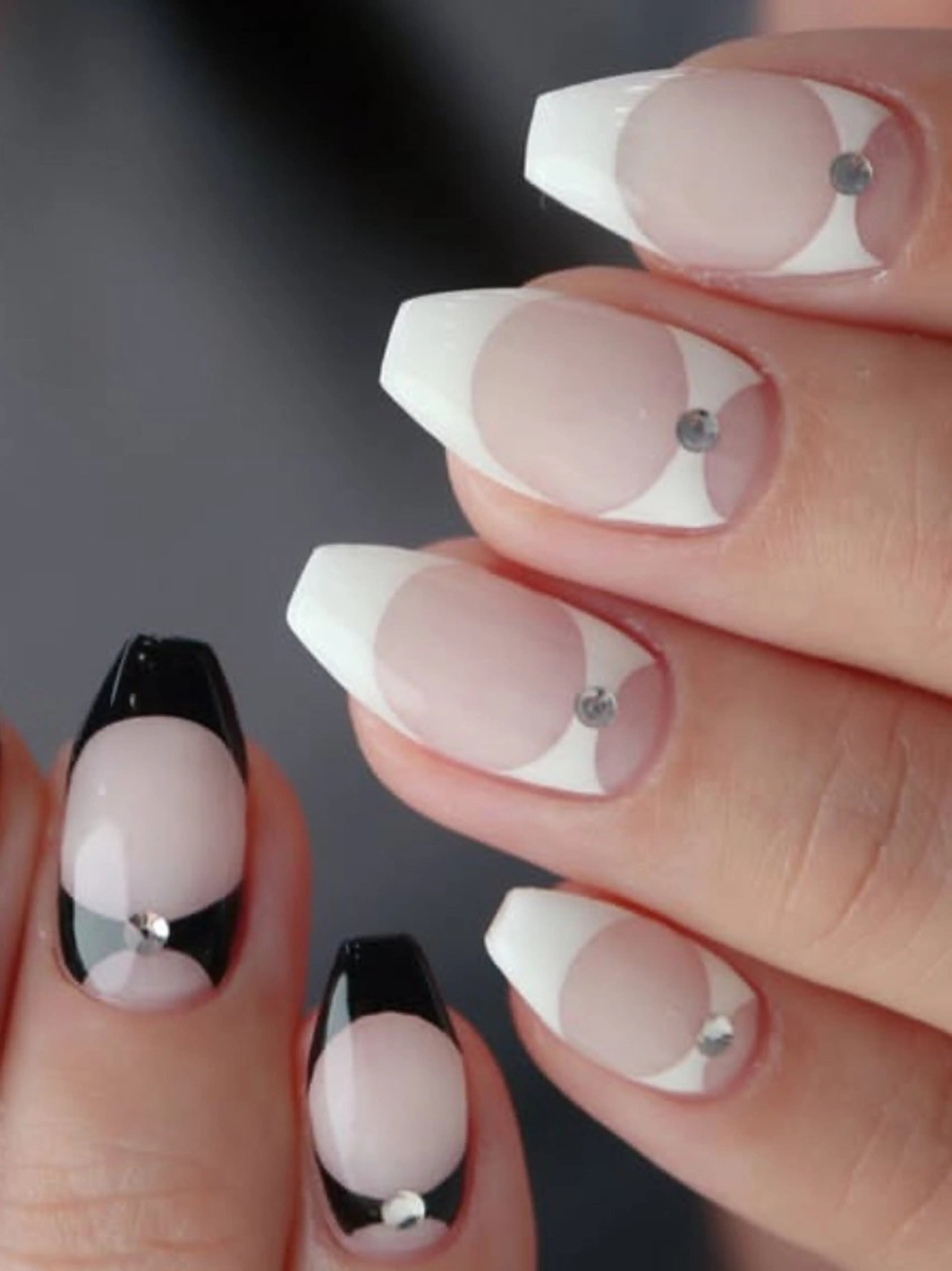 ネイル ガーリー オフィスネイル ハンドネイル Roger 舞のネイルデザイン