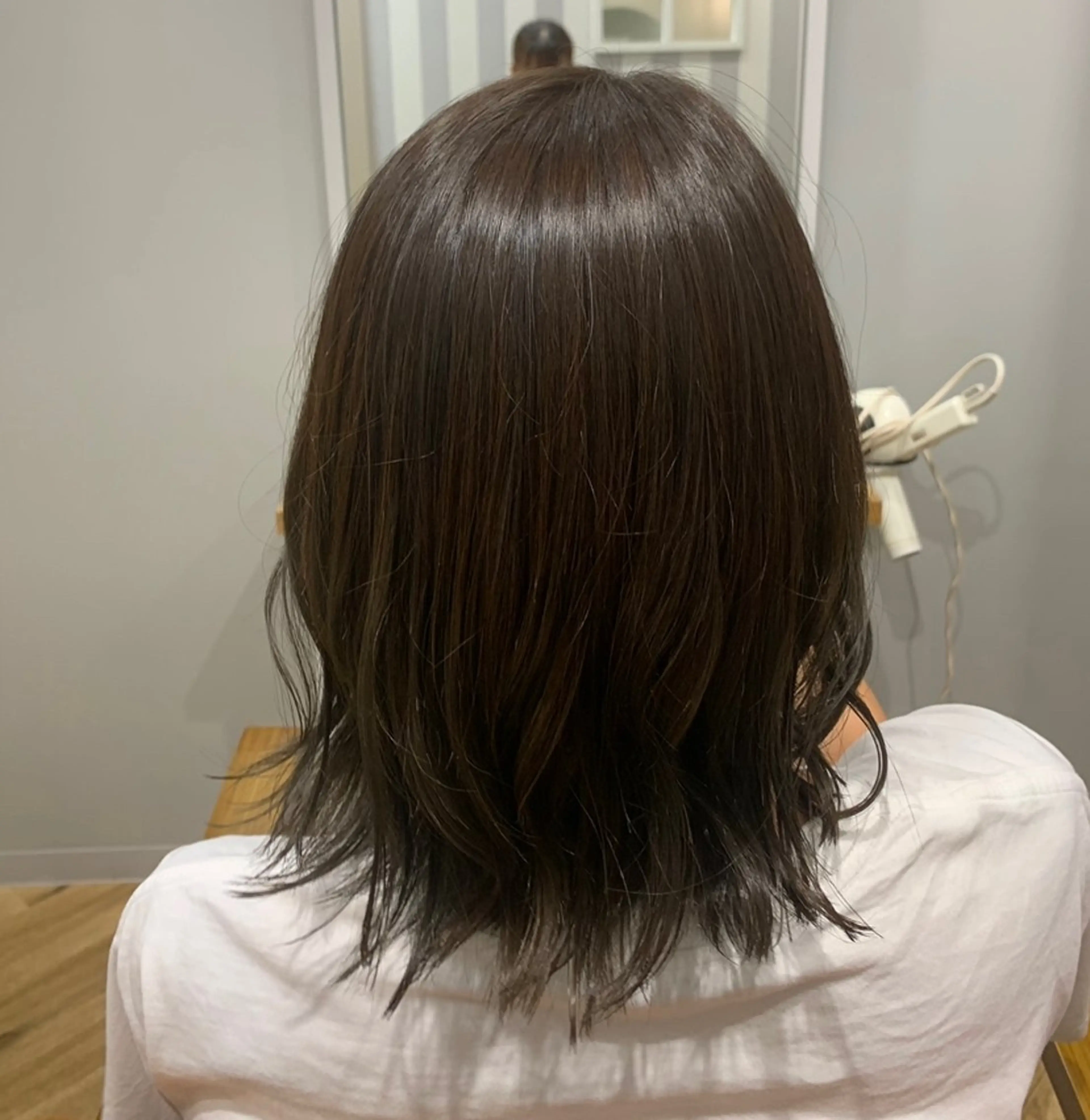 ミディアム カラー ベージュカラー オリーブベージュ hair Lanish所属・山崎 美羽のヘアスタイル