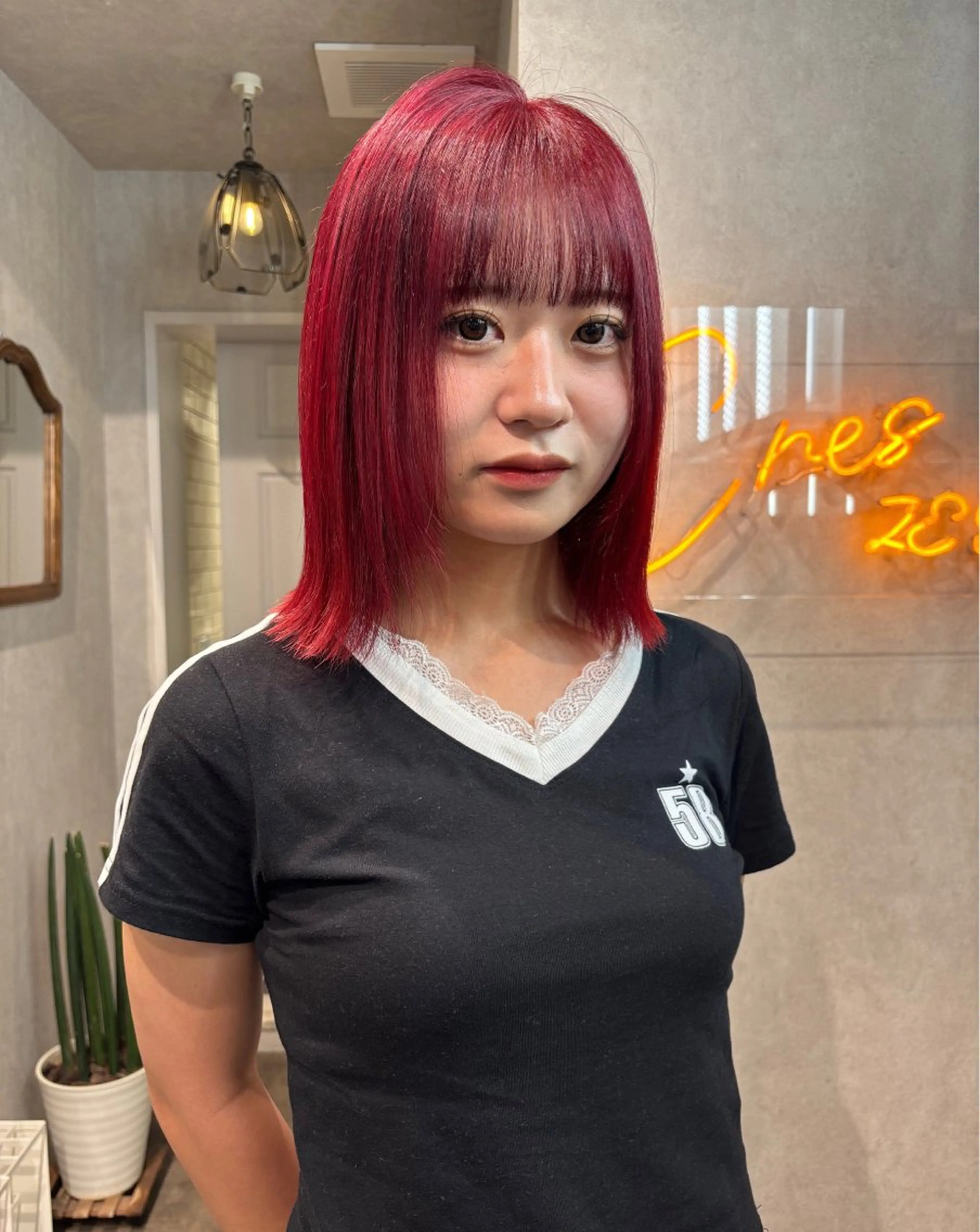 セミロング カラー ヘアアレンジ 切りっぱなしボブ ブリーチ ダブルカラー イヤリングカラー ハイライトカラー iona/ハイトーン /ネイルのネイルデザイン