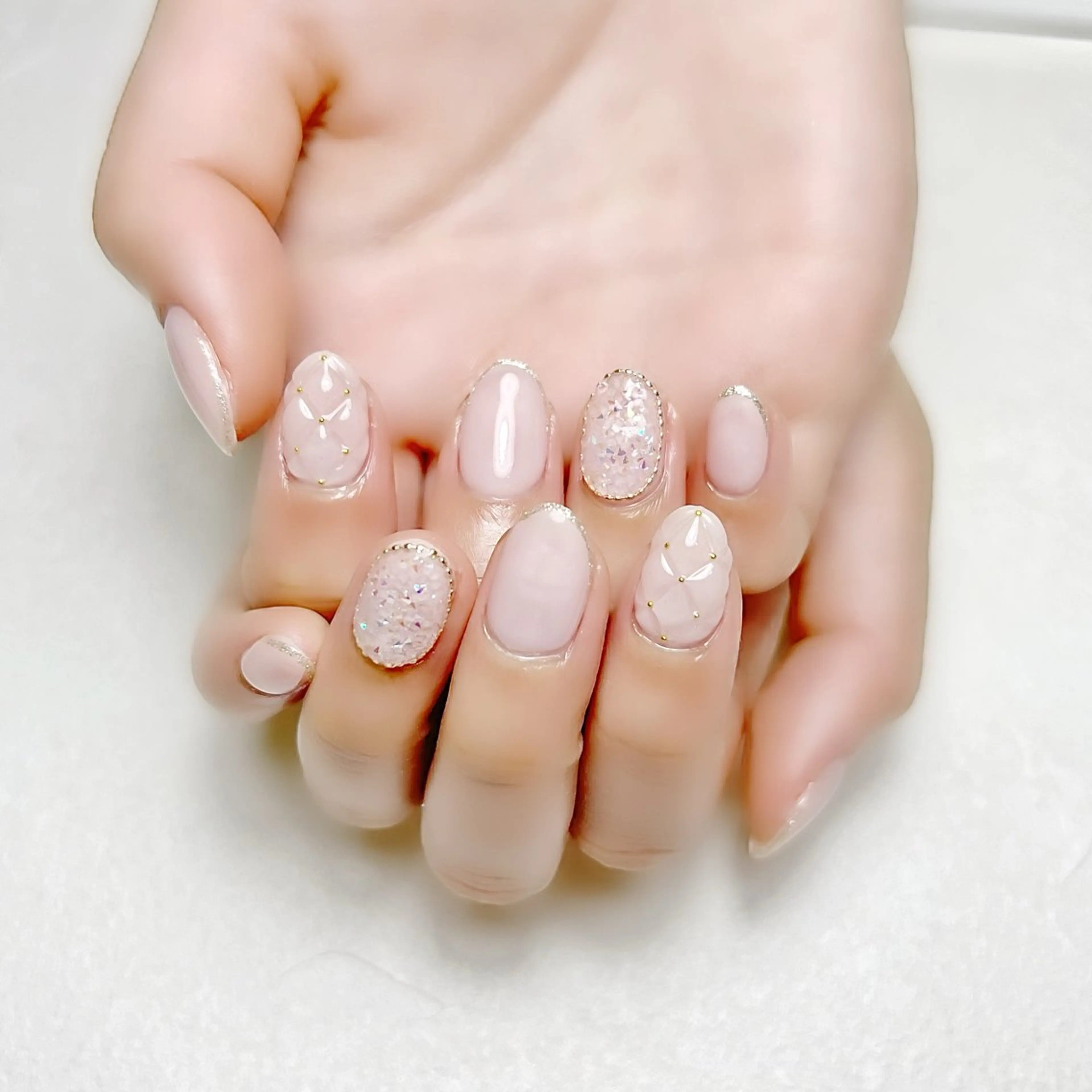 ネイル ガーリー キラキラネイル ラメ(グリッター) シルバー ワンホンネイル rouse nail RISATOのネイルデザイン