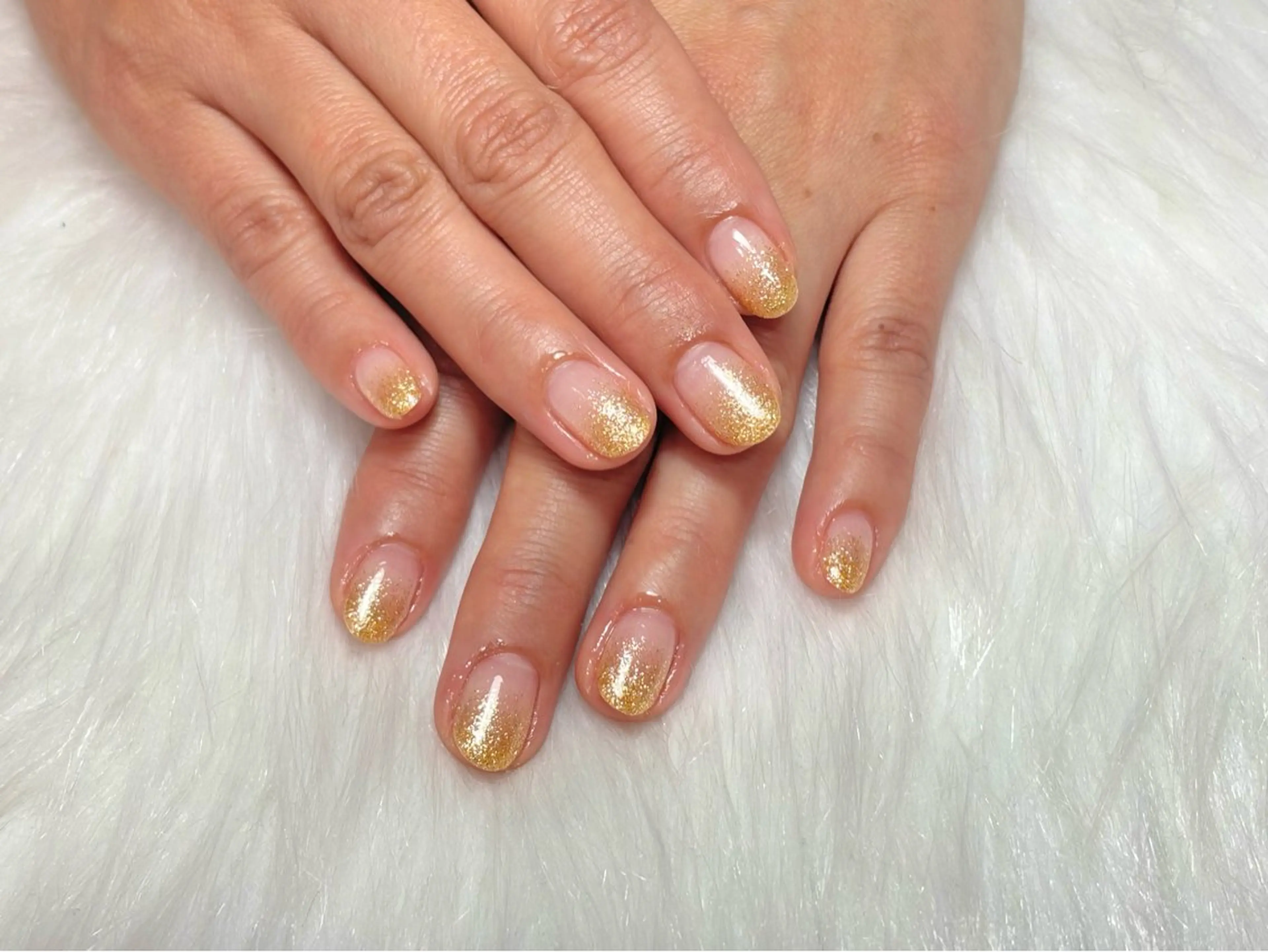 ネイル グラデーション キラキラネイル ラメ(グリッター) ラメグラデーション 春ネイル ハンドネイル kokomi 🧸のネイルデザイン