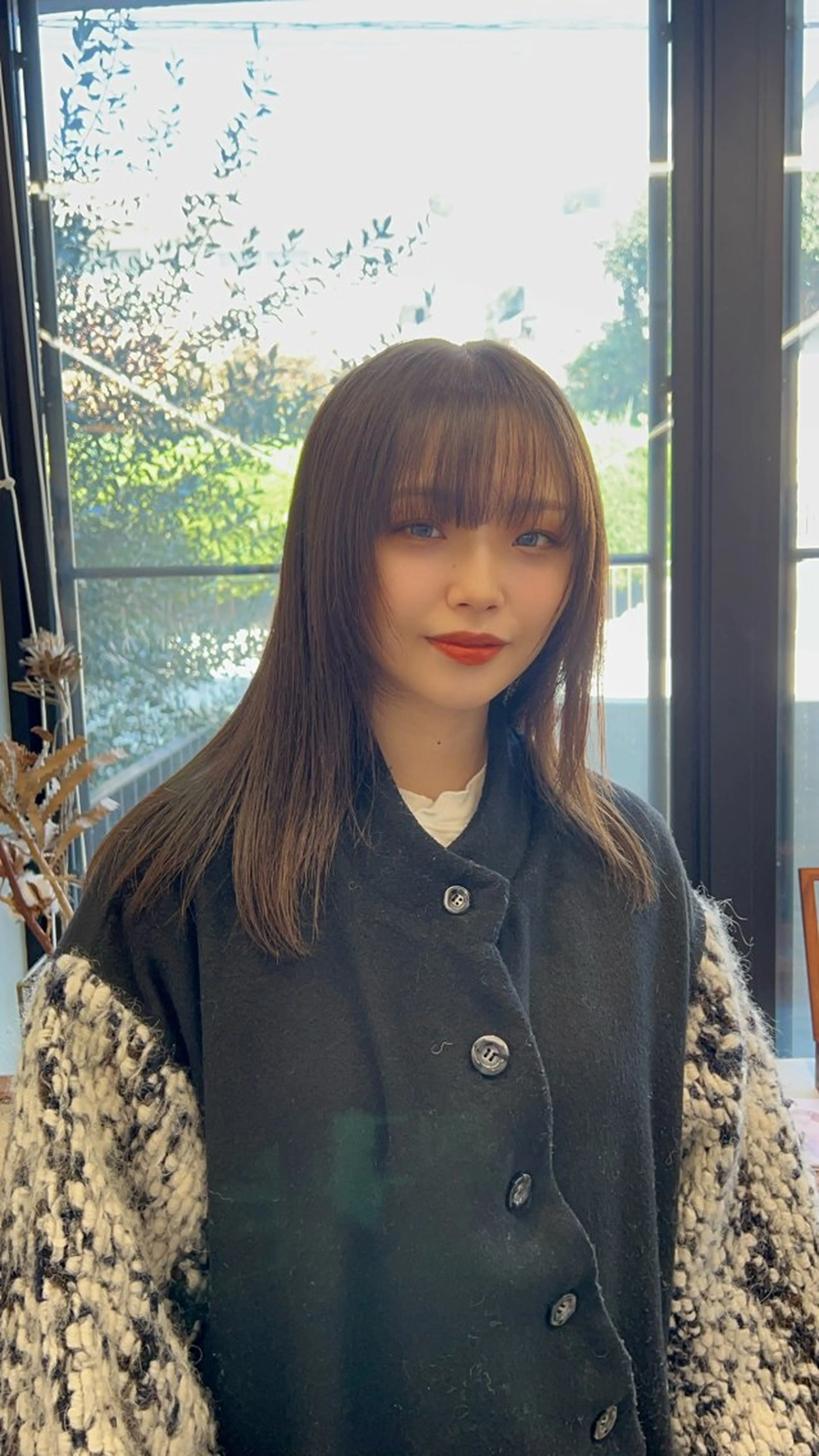 セミロング 顔まわりレイヤー 顔周りカット レイヤーカット ケアブリーチ/ ハイトーン/牧野のヘアスタイル