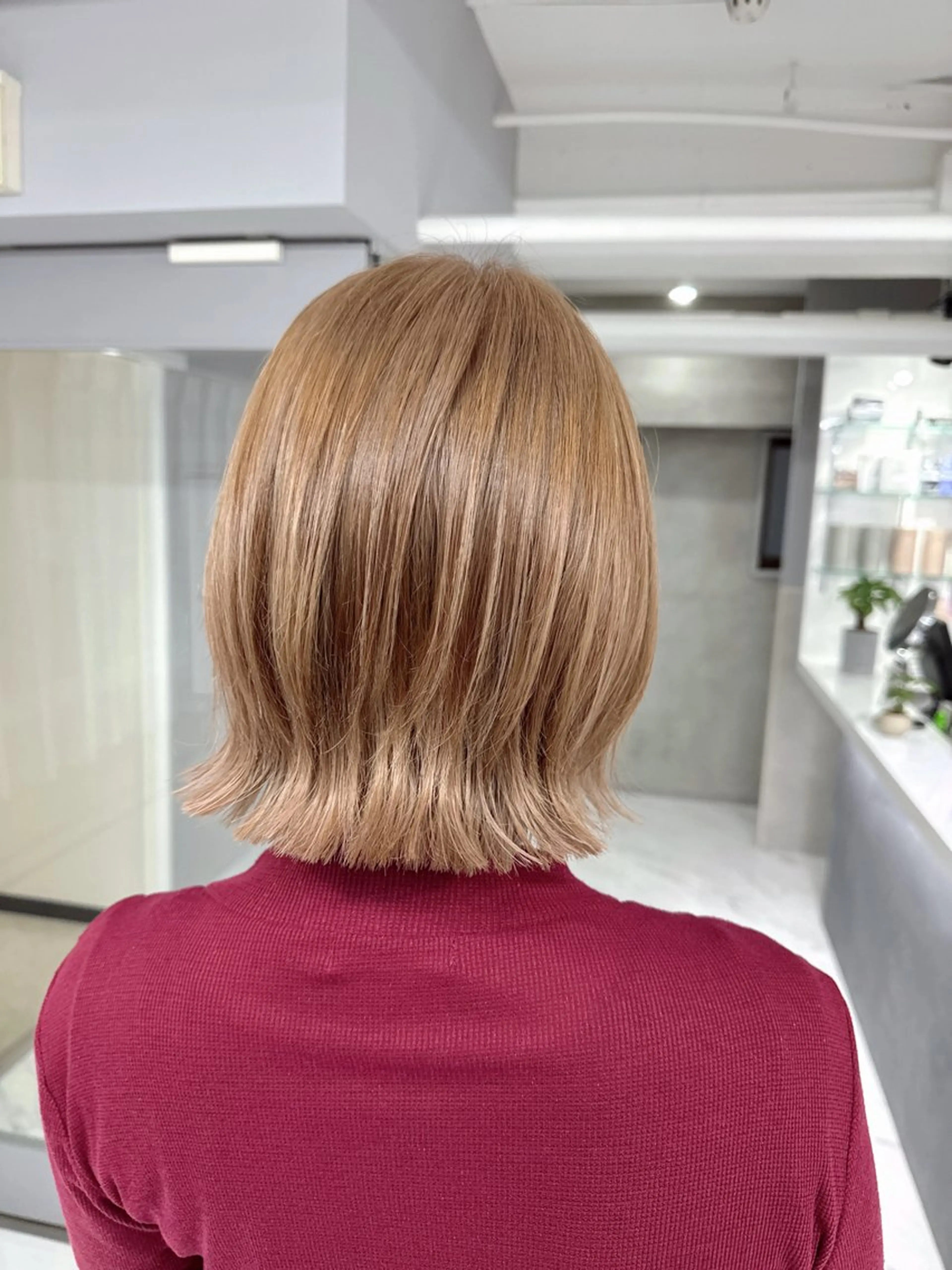 ショート 切りっぱなしボブ ボブレイヤー ボブ レイヤーカット カット ヘアカラー トリートメント Mana/ハイトー ン/レイヤー/ウルフのヘアスタイル