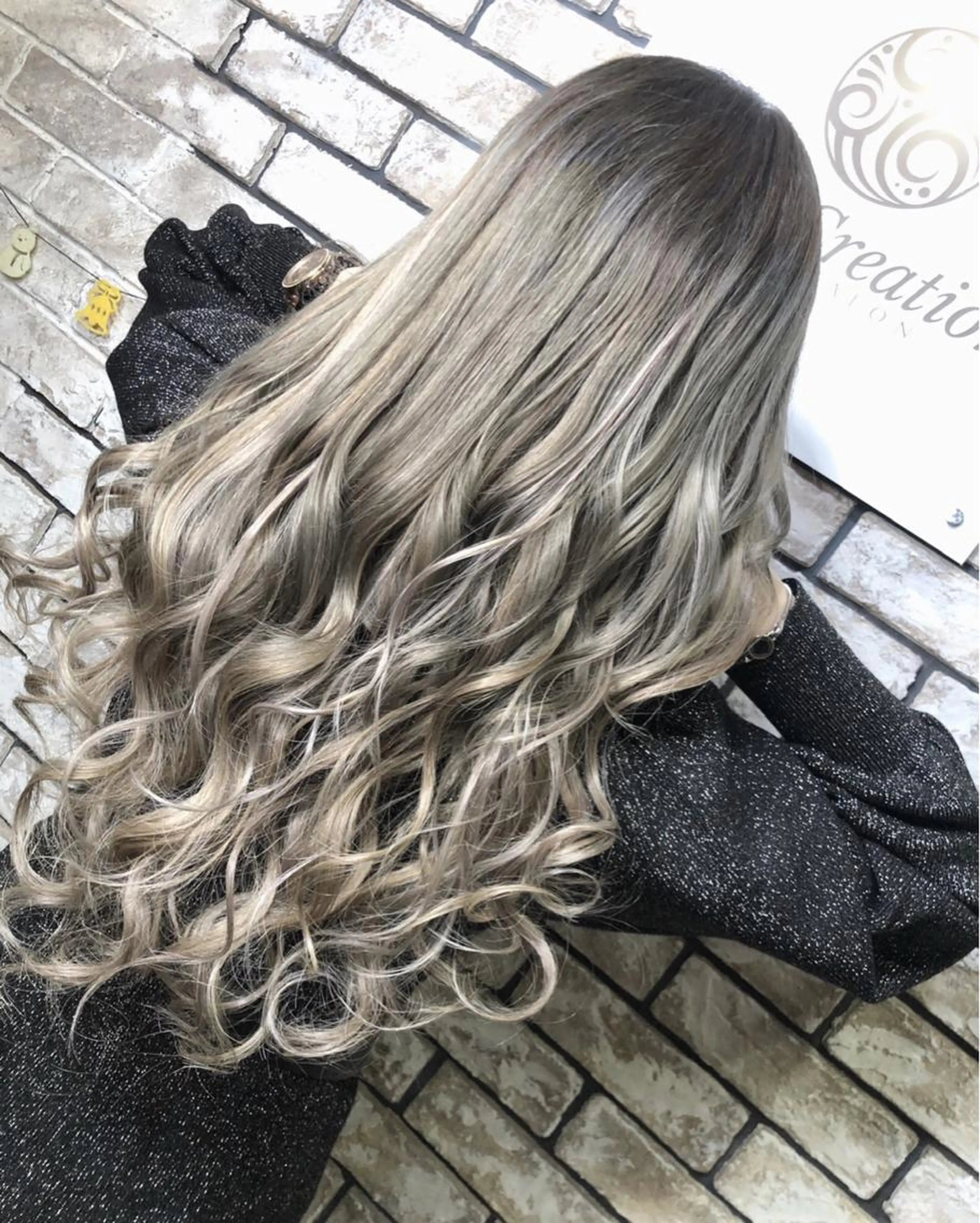 wカラー + シールエクステ60枚 (ケアブリーチ込) 🖤の写真