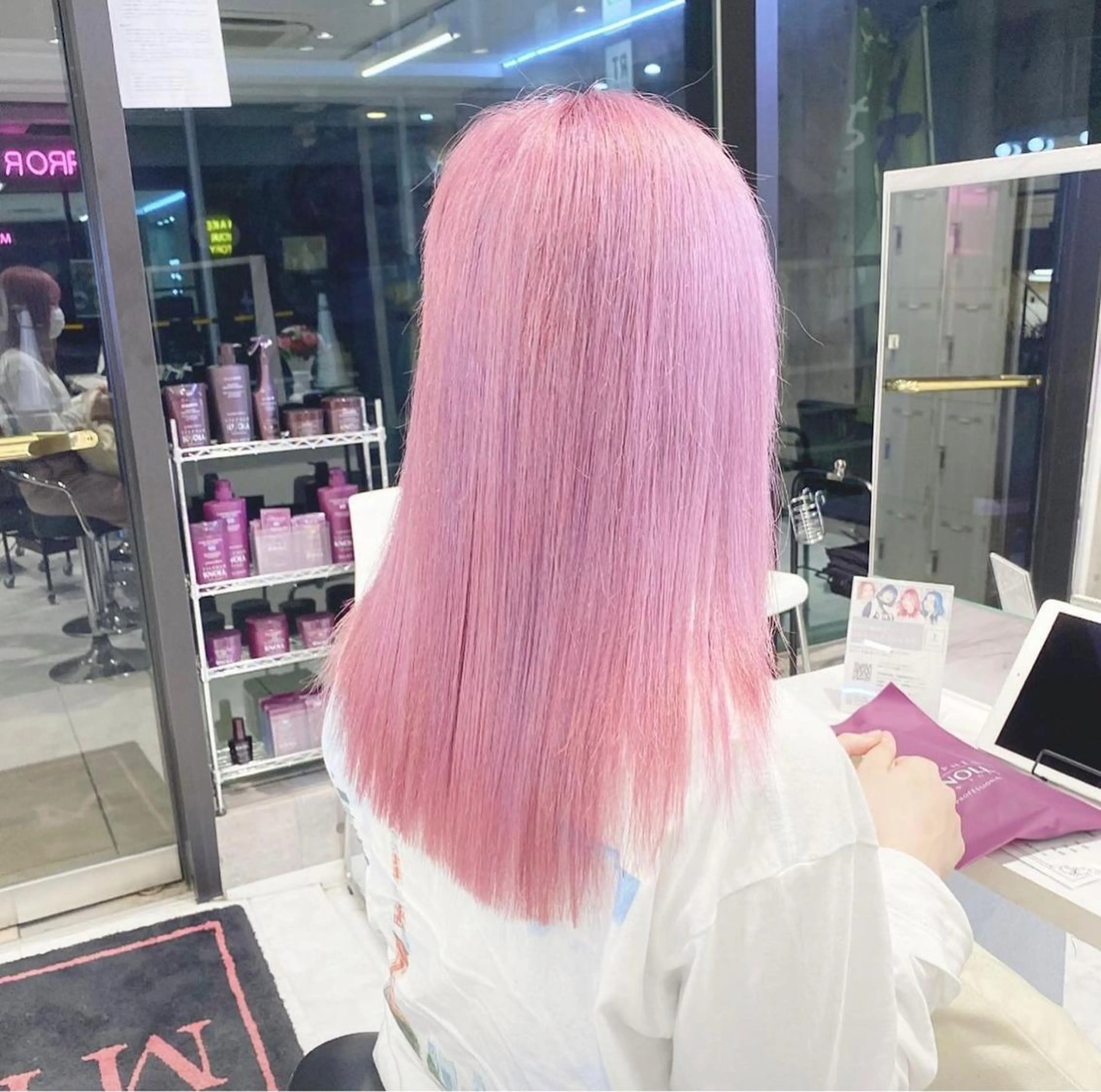 ロング カラー パーマ ヘアアレンジ メンズ キッズ ネイル マツエク・マツパ アイブロウ ヘアカラー トリートメント ハイトーン/ピンク 💗モモ໒꒱のヘアスタイル