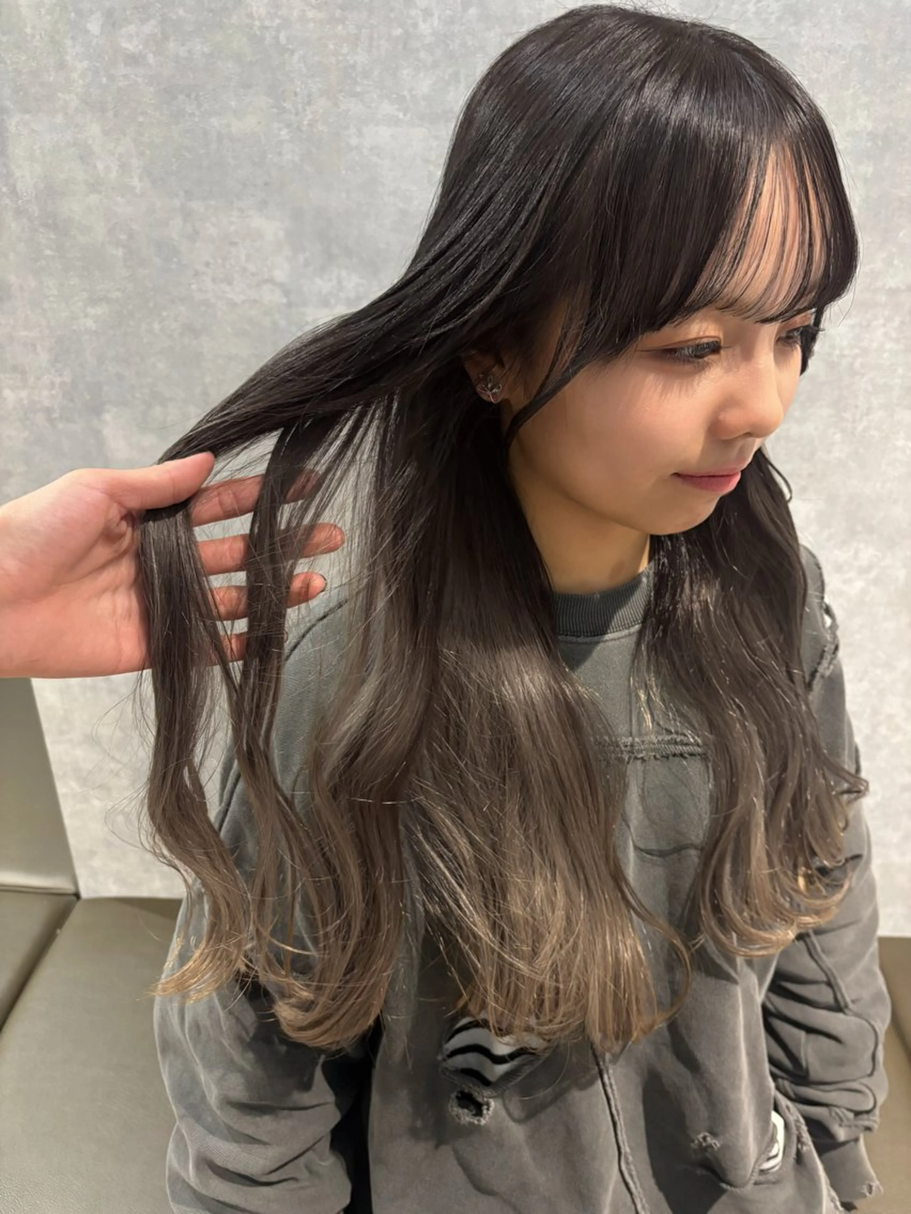 ロング カット ヘアカラー トリートメント 🌐NATSUMI 🌐【寒色カラー】のヘアスタイル