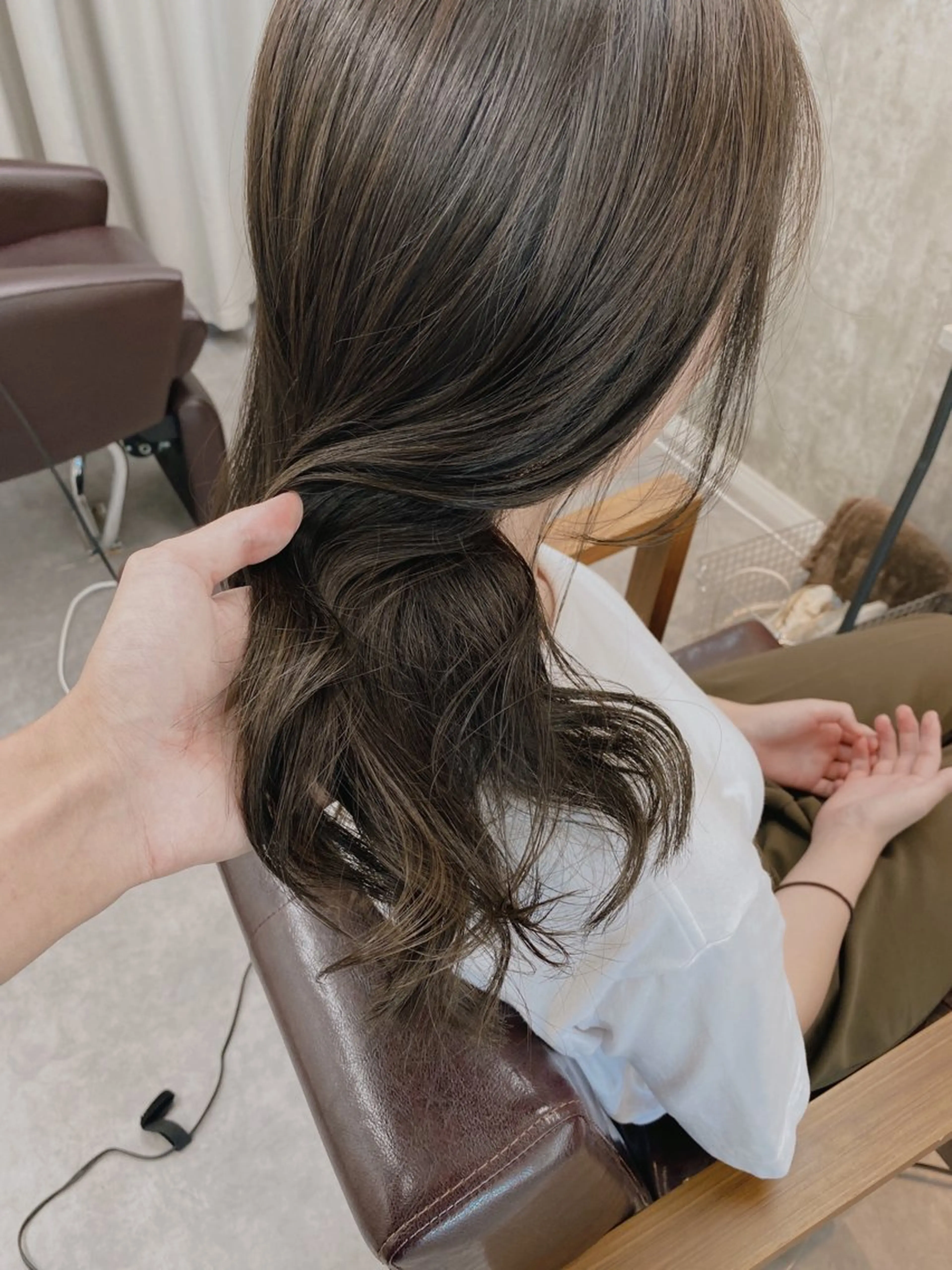 ロング カラー バレイヤージュ 透明感カラー グレージュ ハイライトカラー 外国人風カラー 1席のみの 美容室IKKIのヘアスタイル