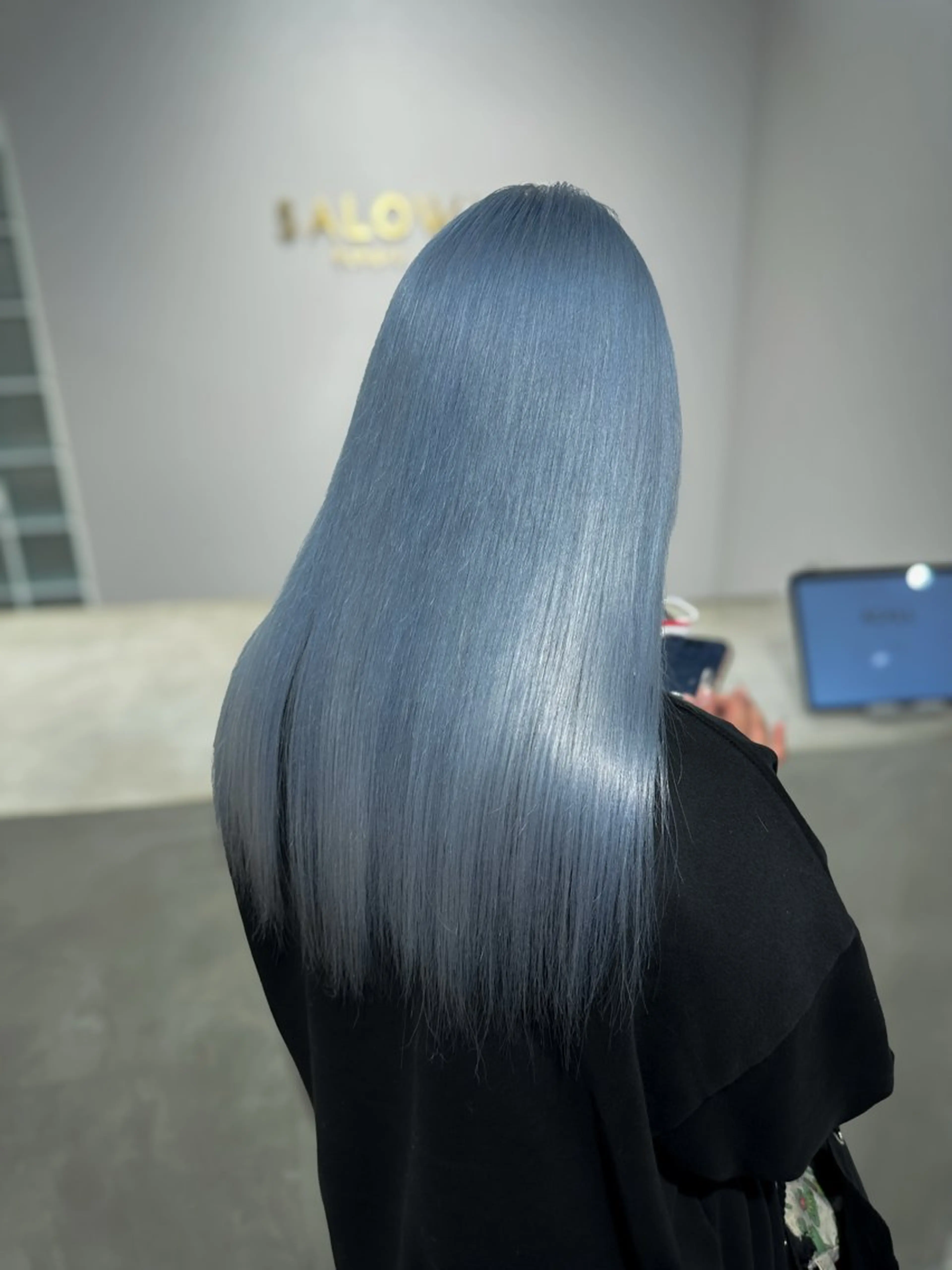 ロング カラー ハイトーン/ 縮毛矯正のヘアスタイル