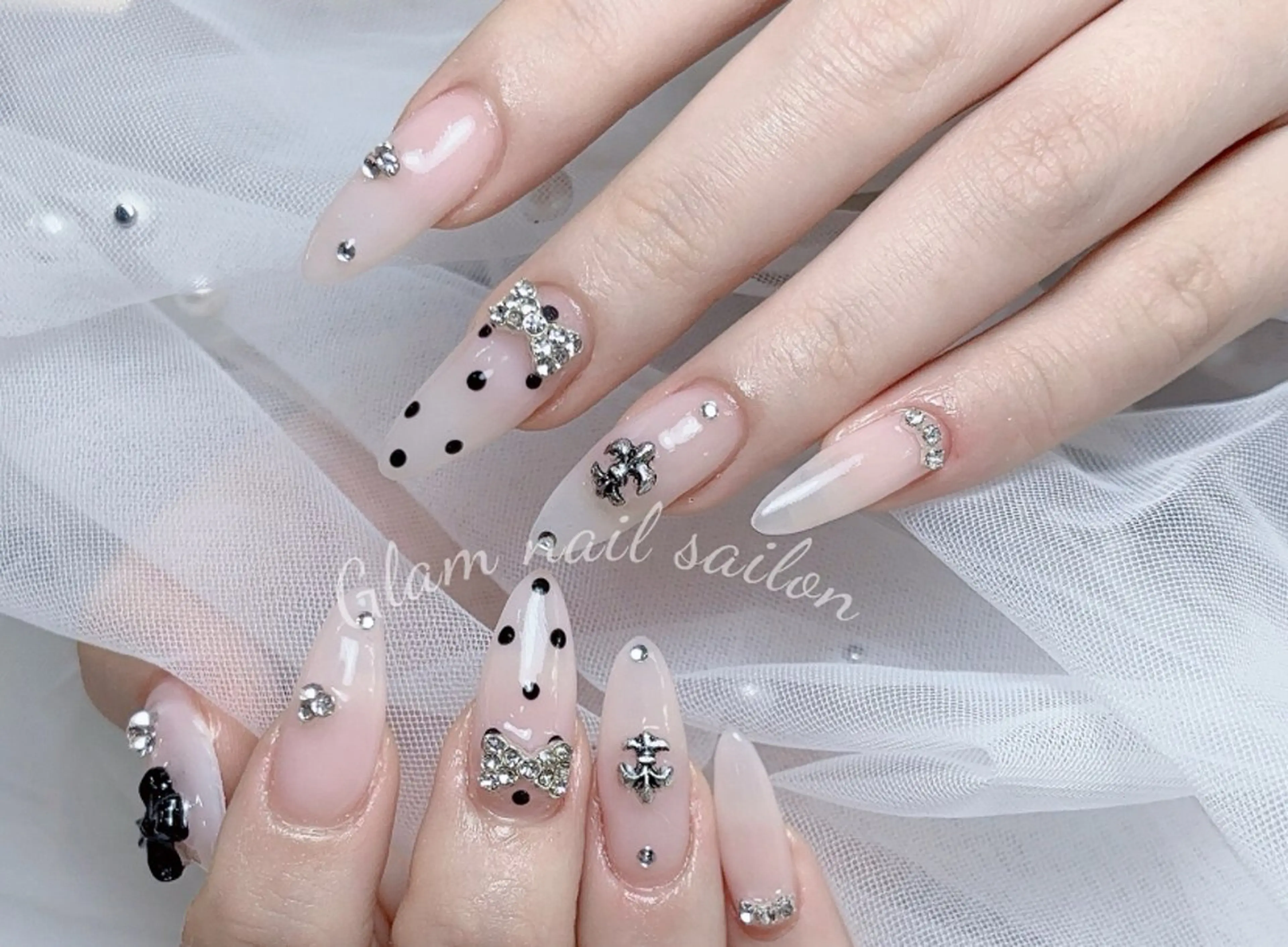 ネイル Gloss nail 💅yuna✨のネイルデザイン