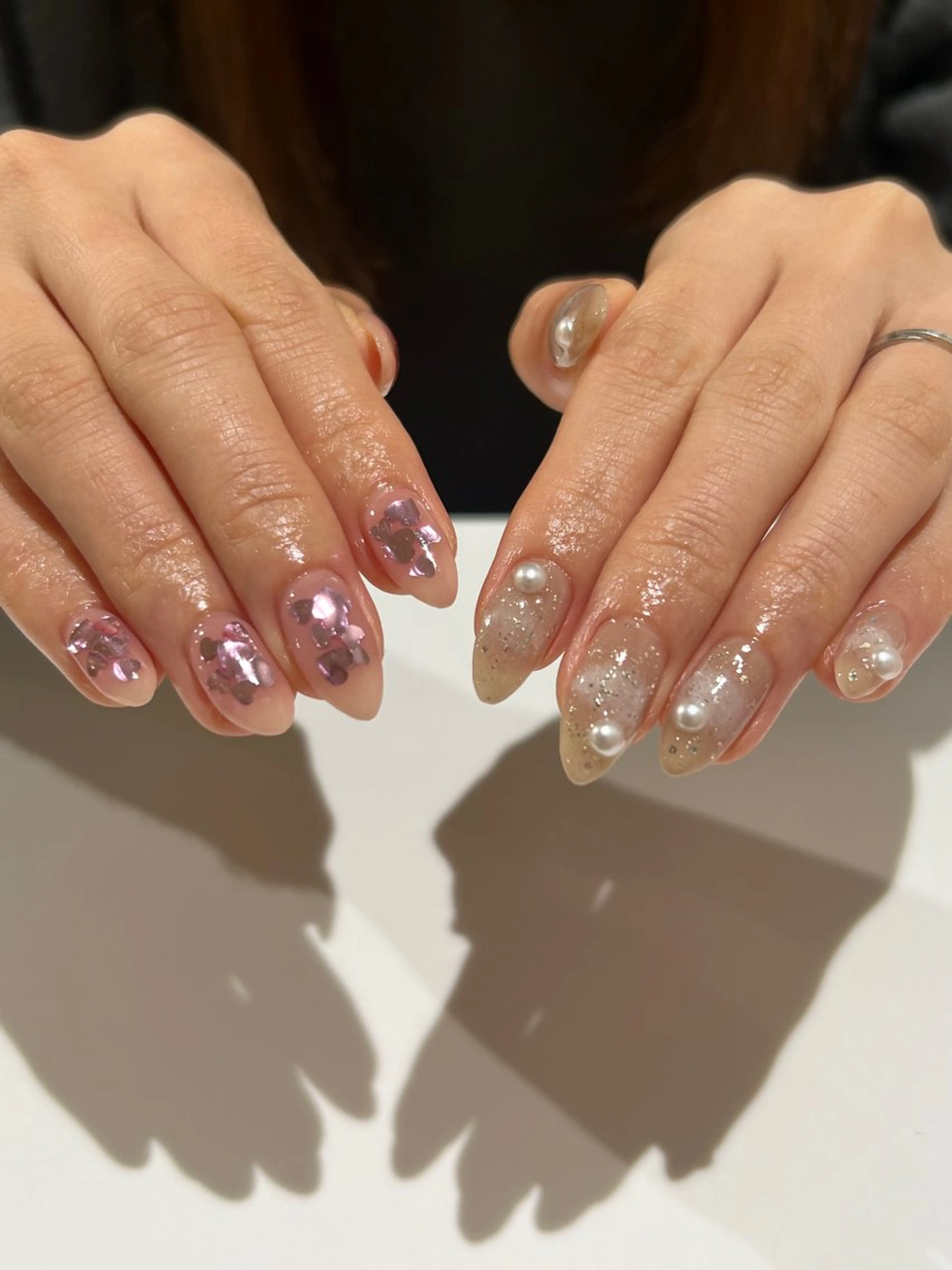 ネイル チークネイル ドット ジェルネイル キラキラネイル パラジェル ハンドネイル Hikari 🌺のネイルデザイン