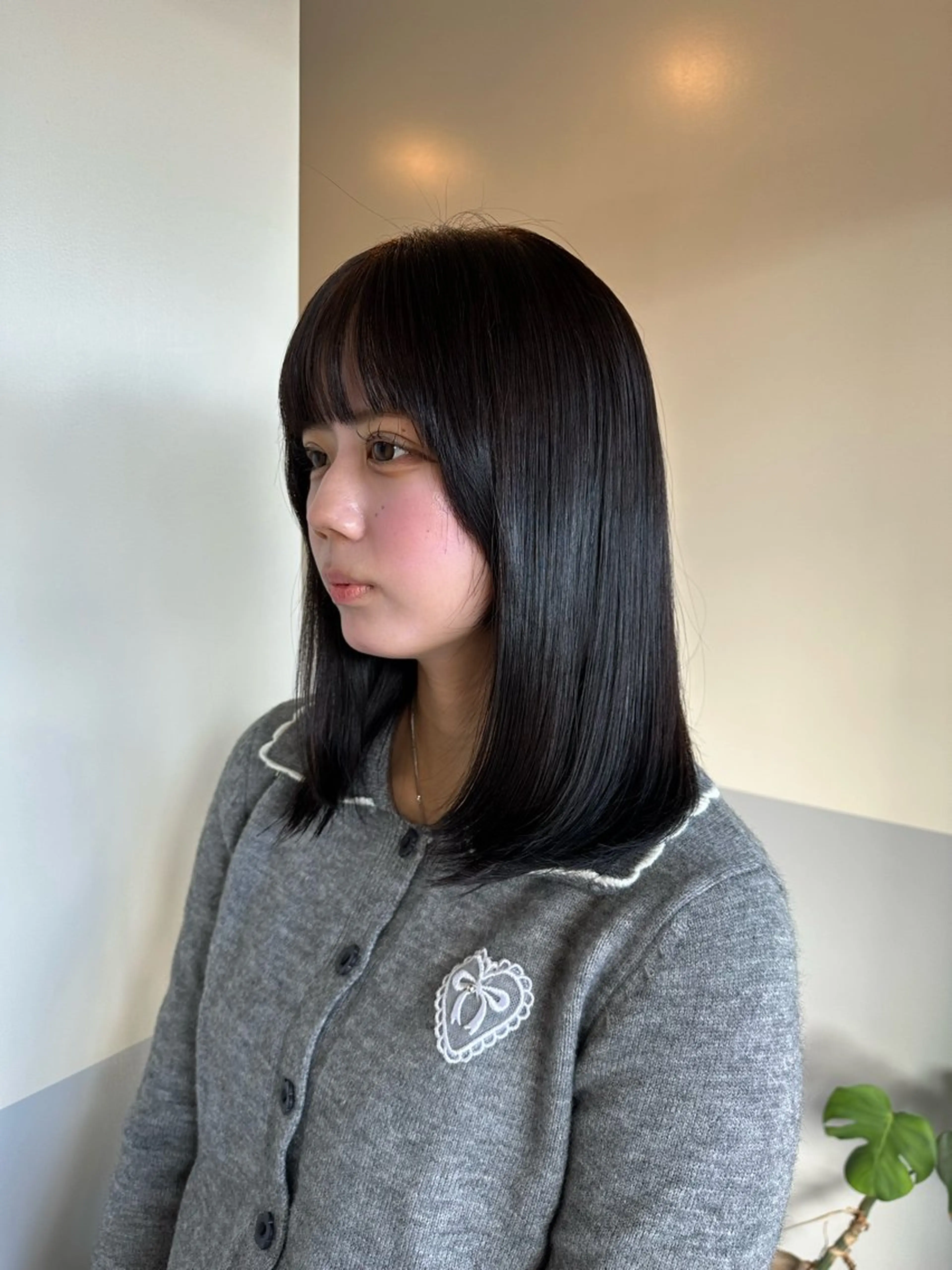 ミディアム カラー グレージュ ラベンダーカラー ラベンダーグレージュ ラベンダーグレー 三浦 彩那のヘアスタイル