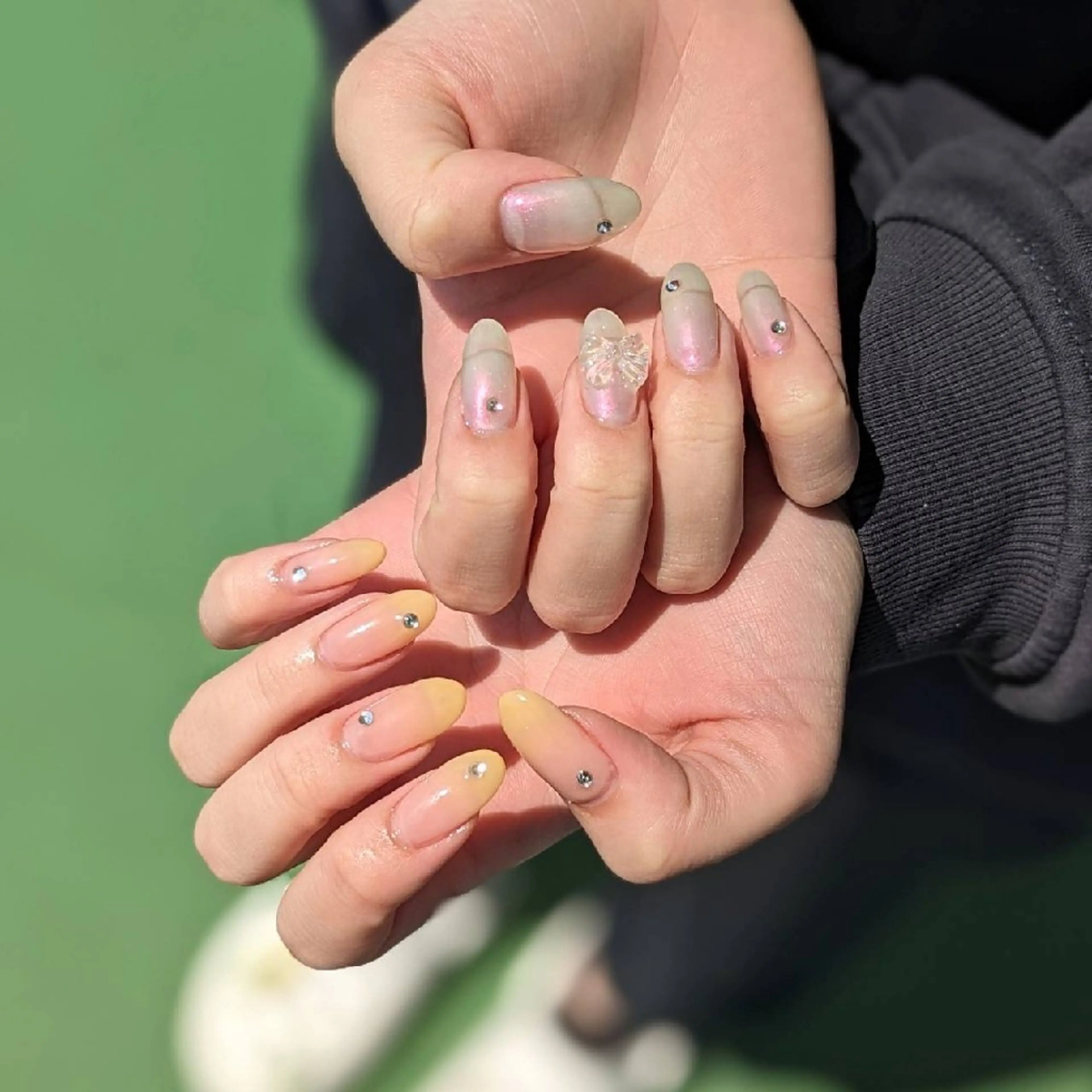 ネイル ピンク 春ネイル ストーンネイル 黄色 ハンドネイル ネイルサロンベルティ .keikoのネイルデザイン