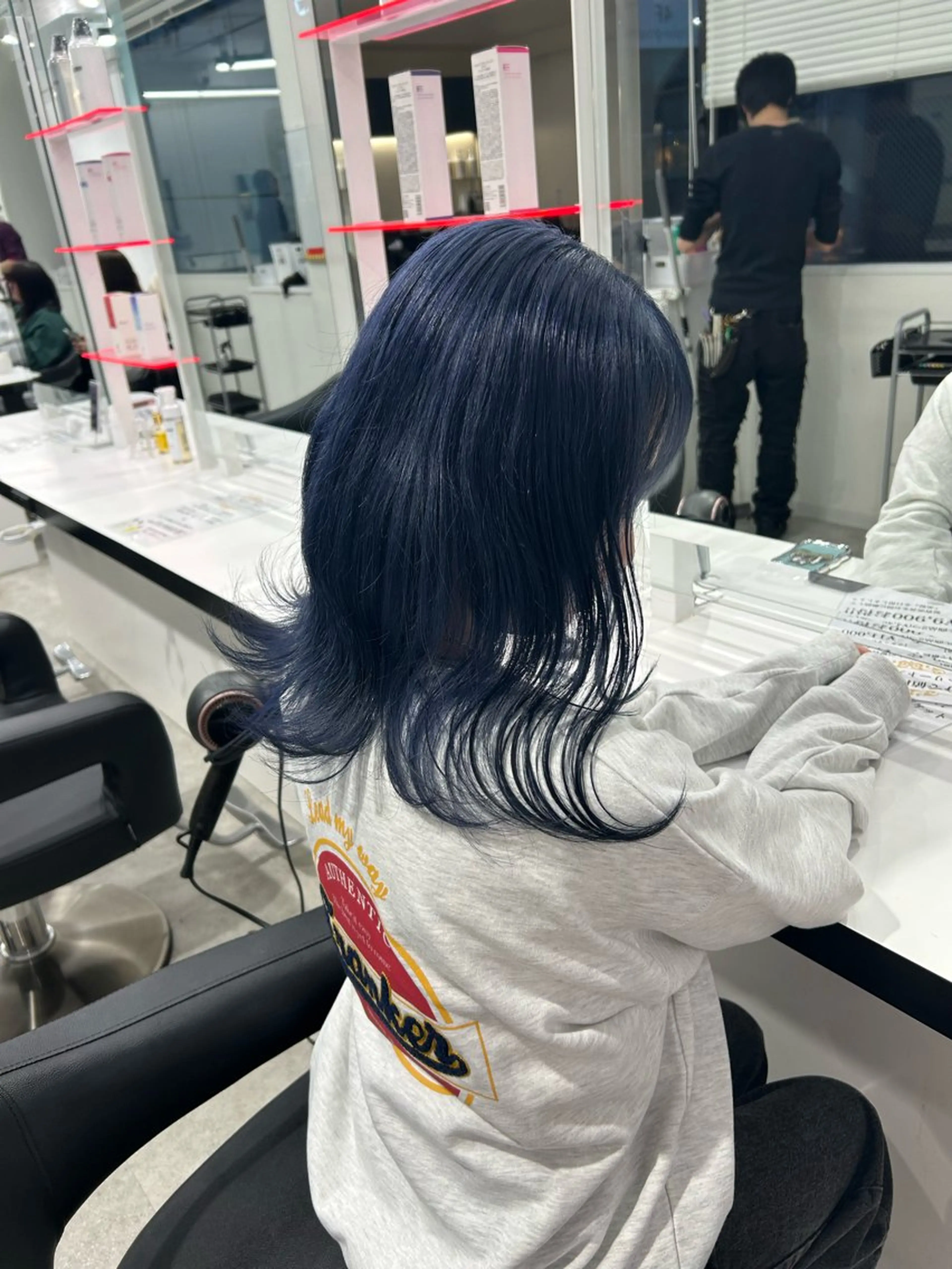 セミロング カラー エフェクトブリーチ／ レイヤーカット／翔のヘアスタイル