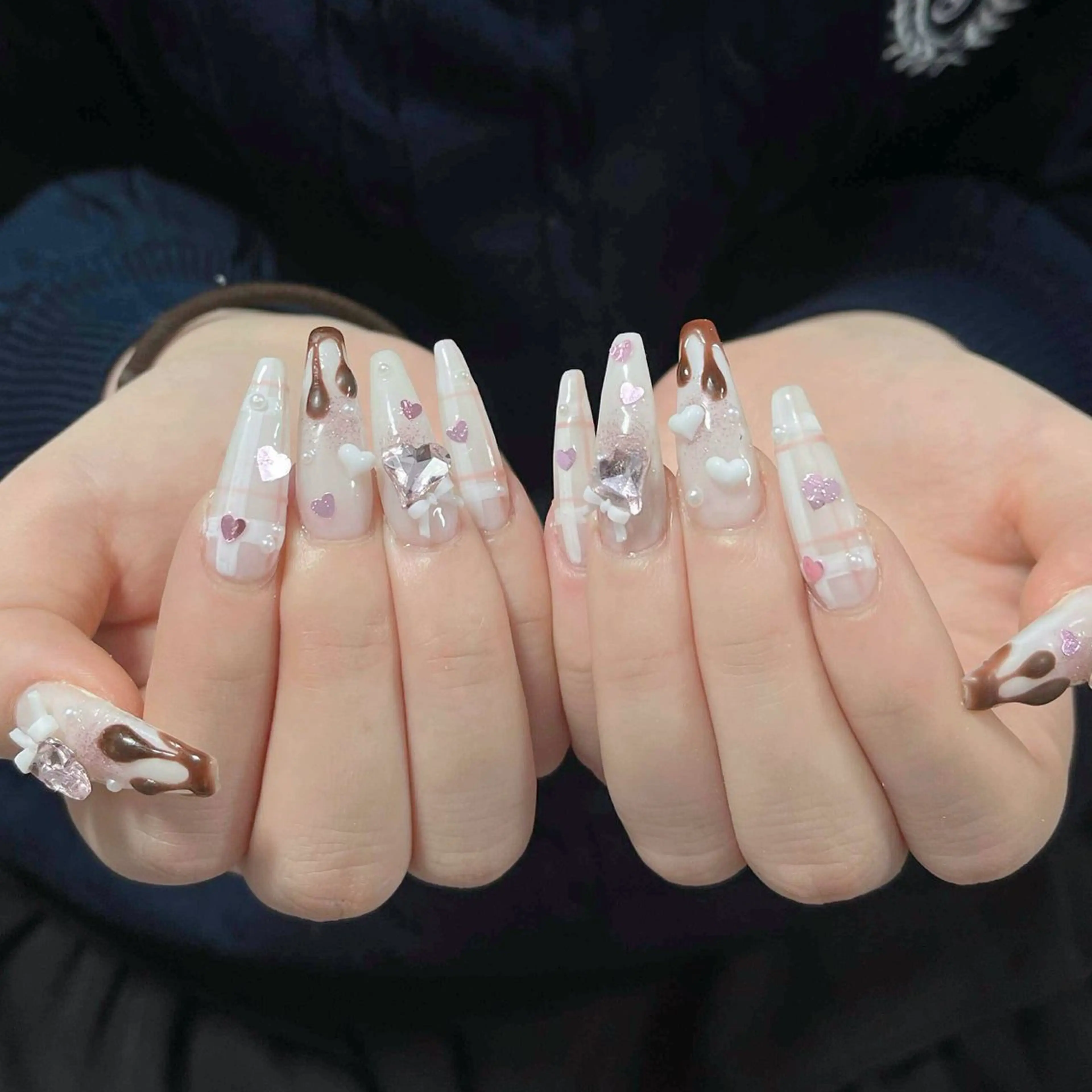 ネイル チークネイル フレンチネイル グラデーション キラキラネイル マグネットネイル ハンドネイル LilyLala Nailsalonのネイルデザイン