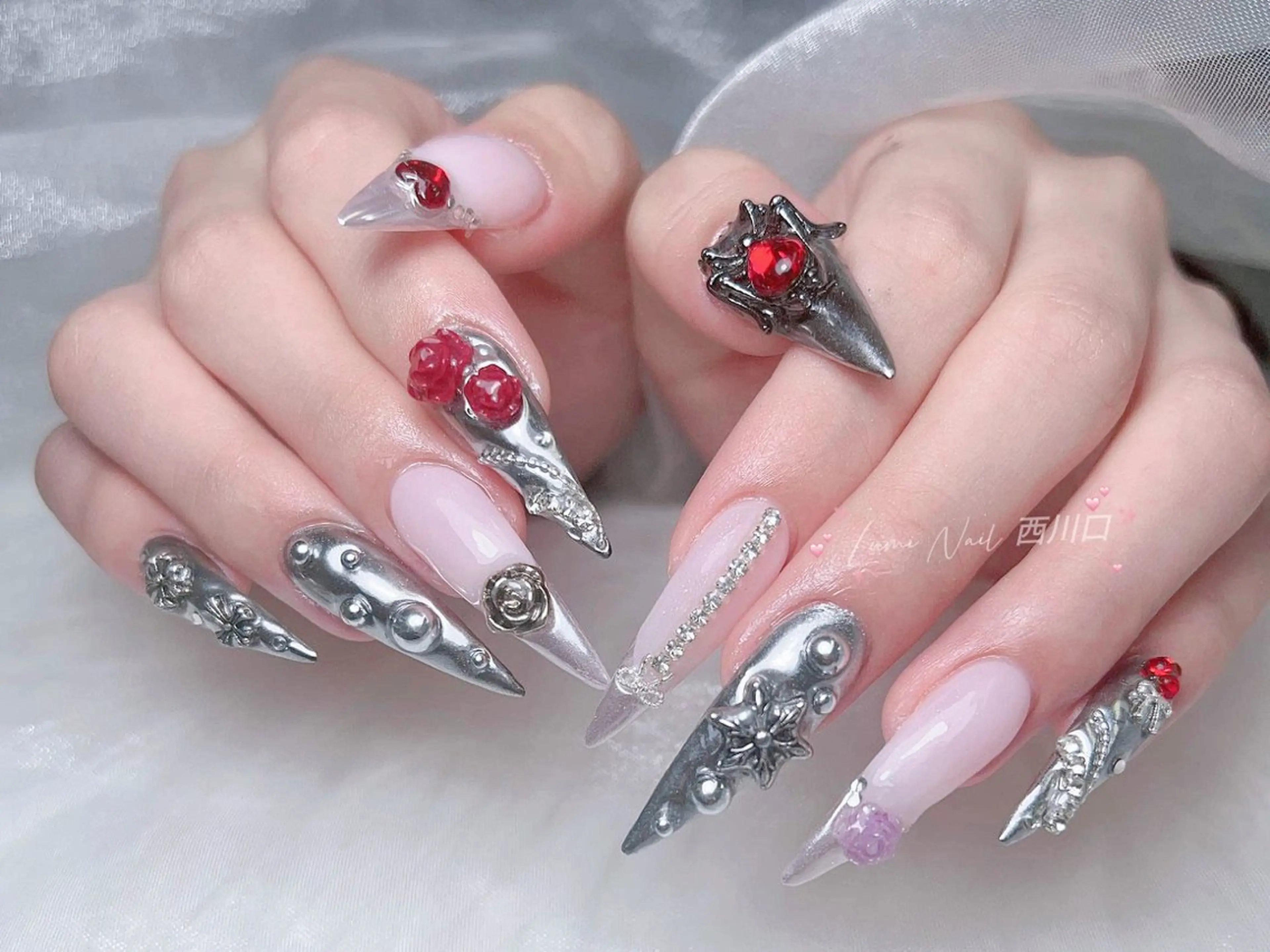 ネイル フットネイル ジェルネイル キラキラネイル オフィスネイル ピンク Lumiネイルサロン所属・Lumi Nail Salonのネイルデザイン