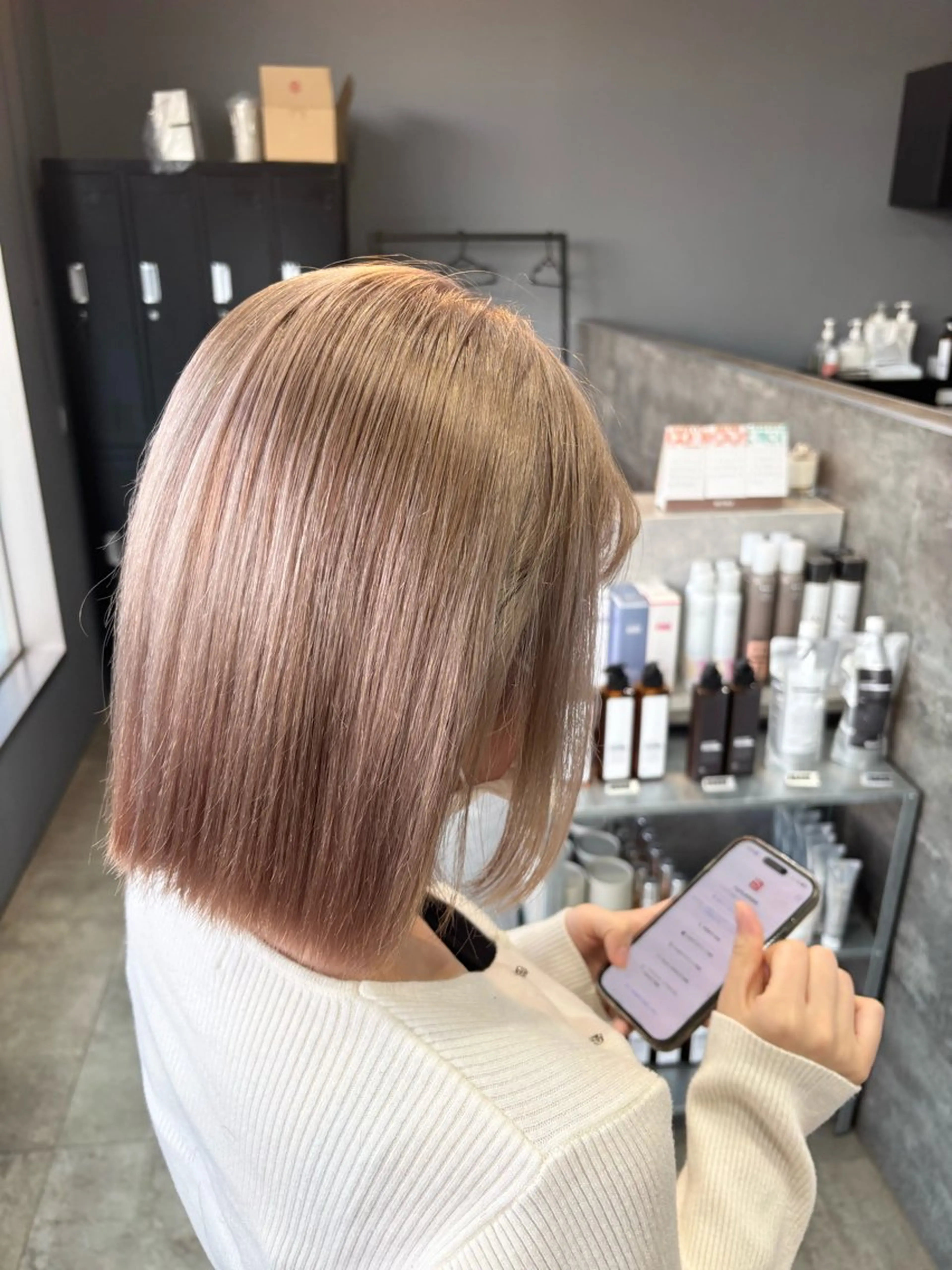 ショート カラー ベージュカラー ミルクティーベージュ カット ヘアカラー ✂︎GLITTER ✂︎Yuu✂︎のヘアスタイル