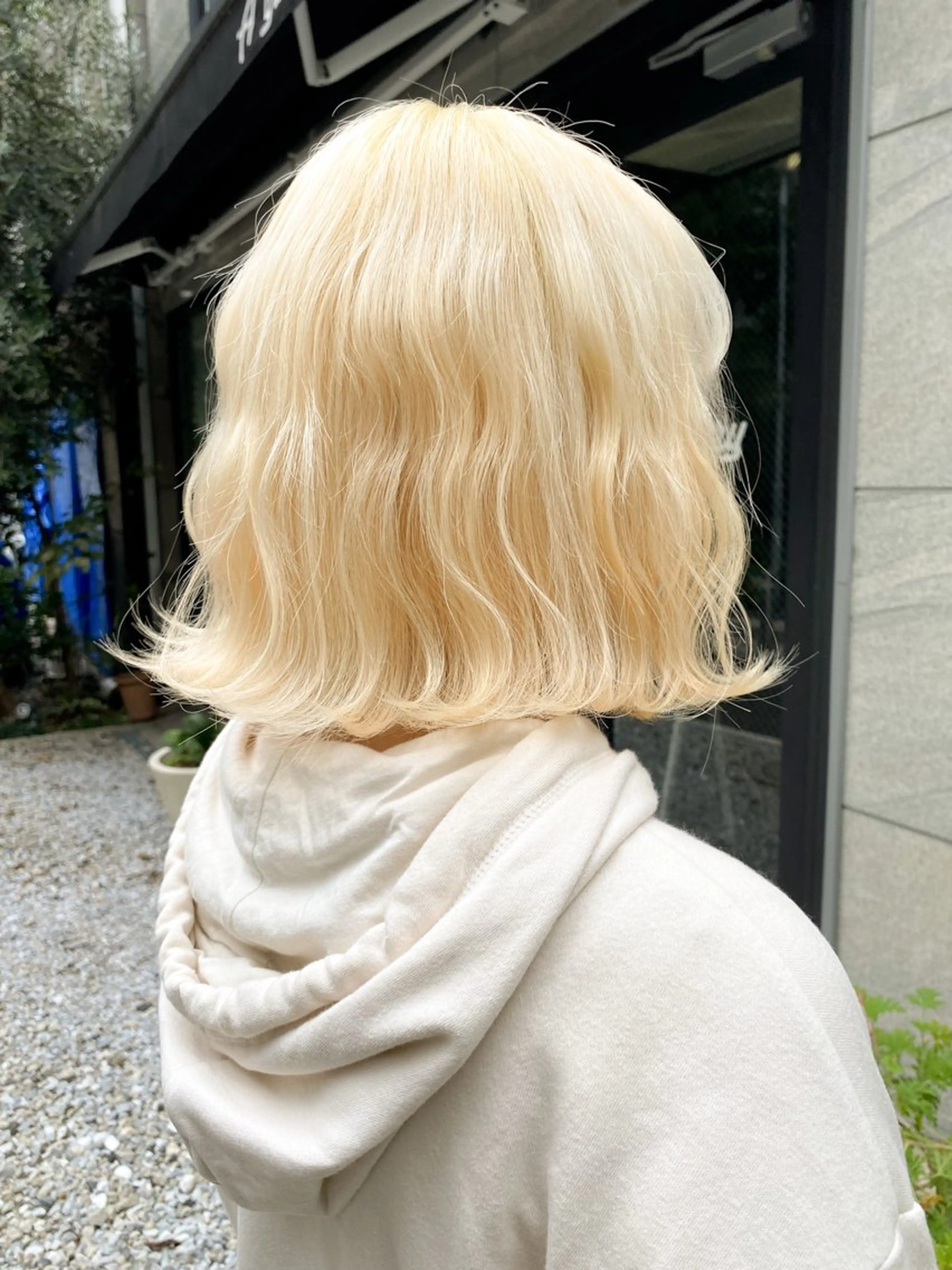 ミディアム カラー ブリーチ 抜きっぱなしブロンド ブロンド ハイトーンカラー インナーカラー ヘアカラー Chérie所属・Chérie 渋谷/カラーサロンのヘアスタイル